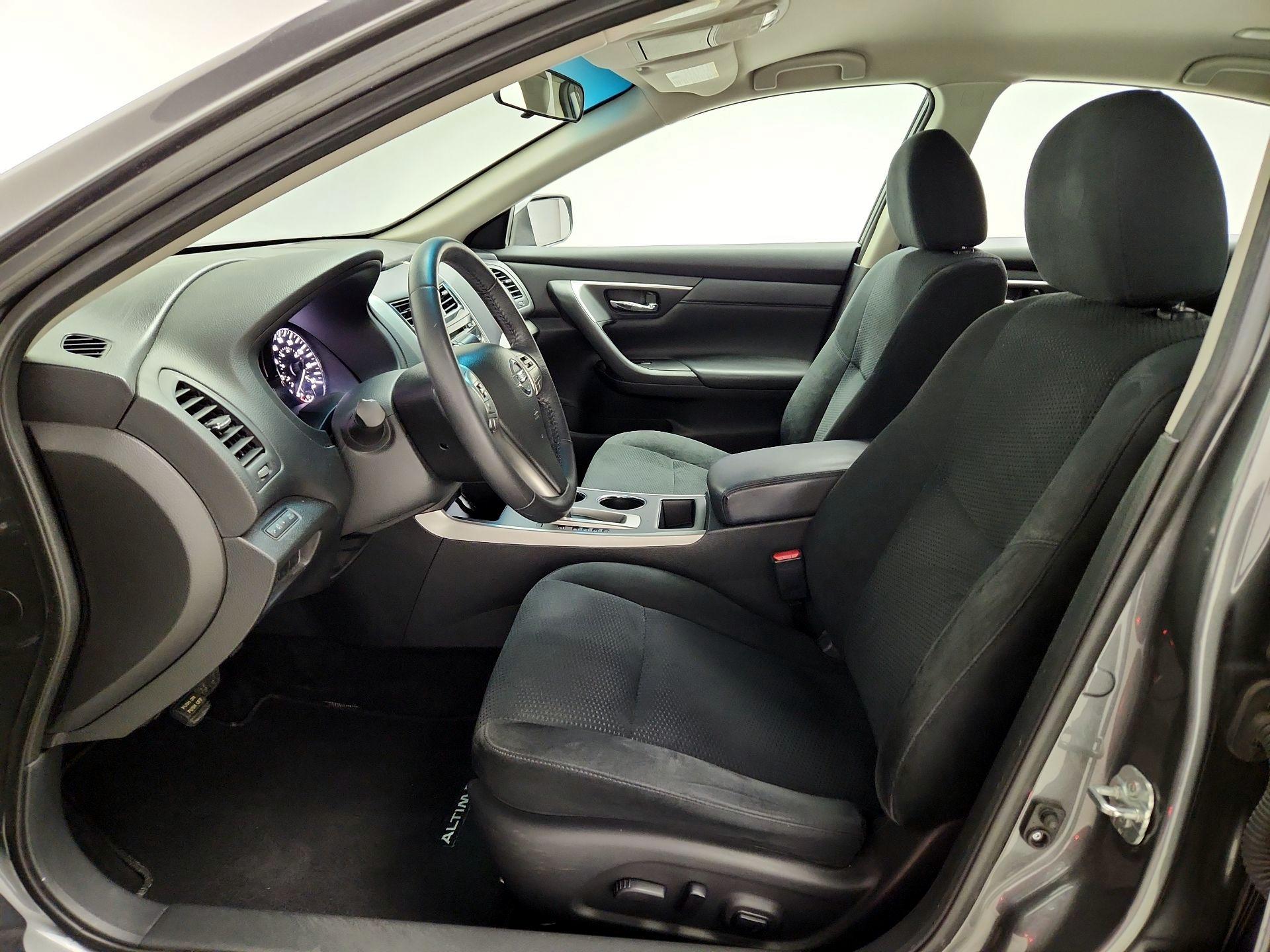 Thumbnail: 2015 Nissan Altima - 11