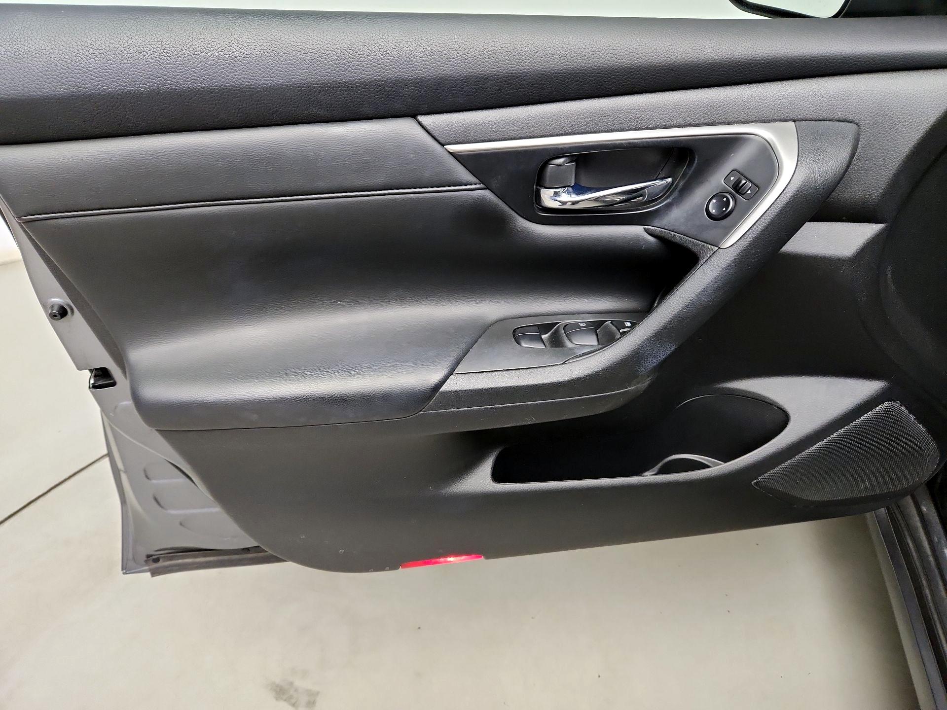 Thumbnail: 2015 Nissan Altima - 12