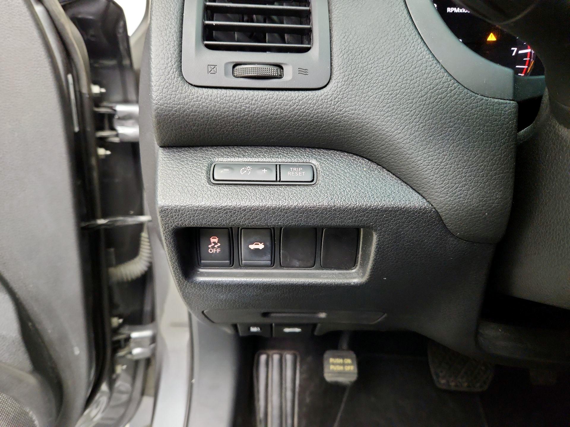 Thumbnail: 2015 Nissan Altima - 13