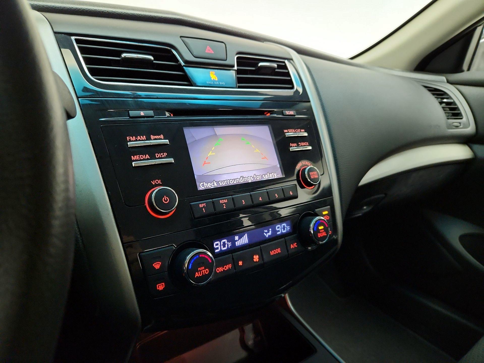 Thumbnail: 2015 Nissan Altima - 14