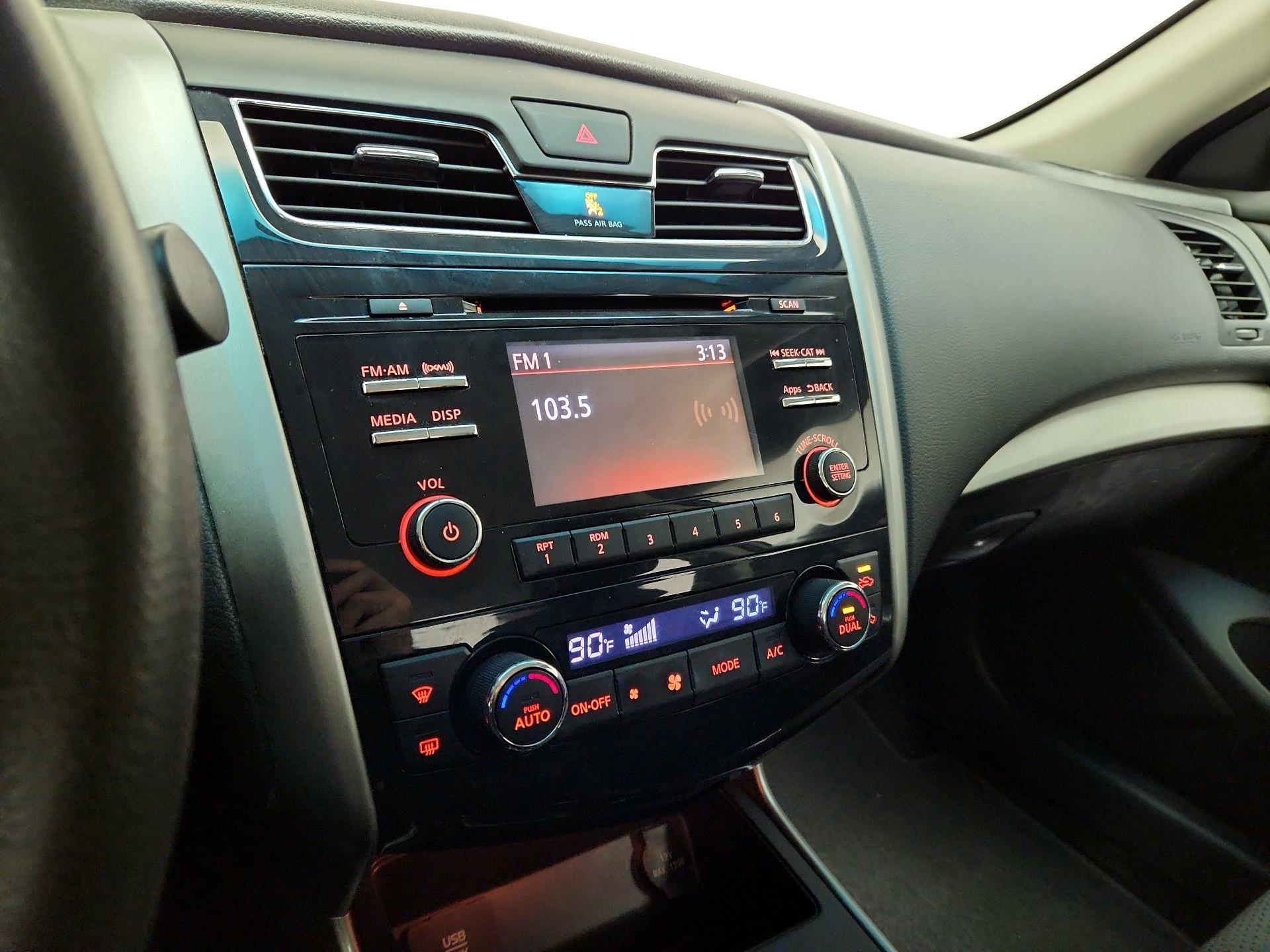 Thumbnail: 2015 Nissan Altima - 15