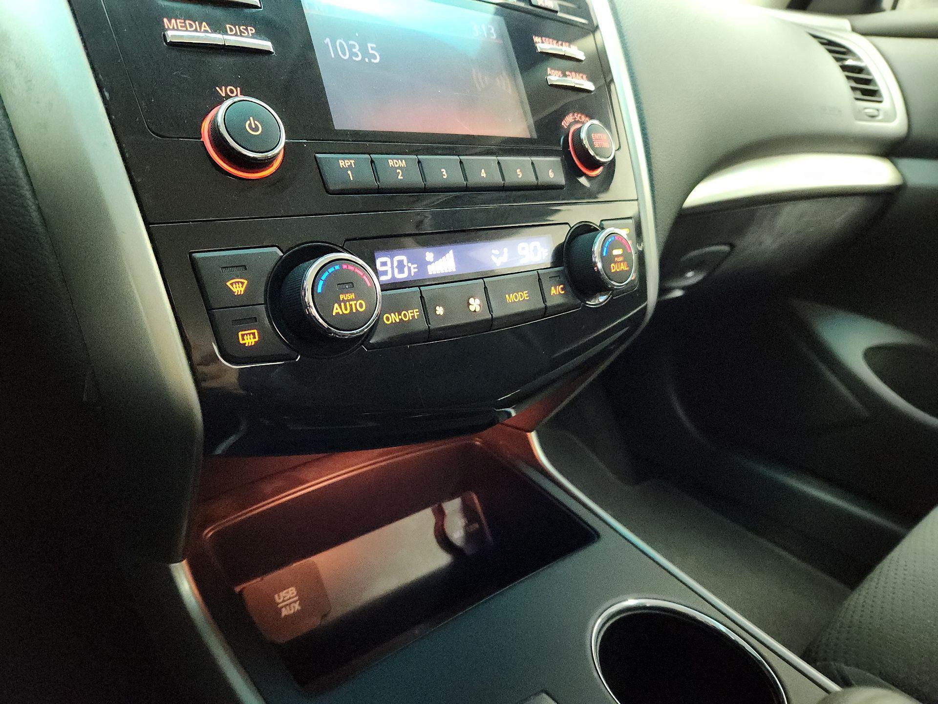 Thumbnail: 2015 Nissan Altima - 16