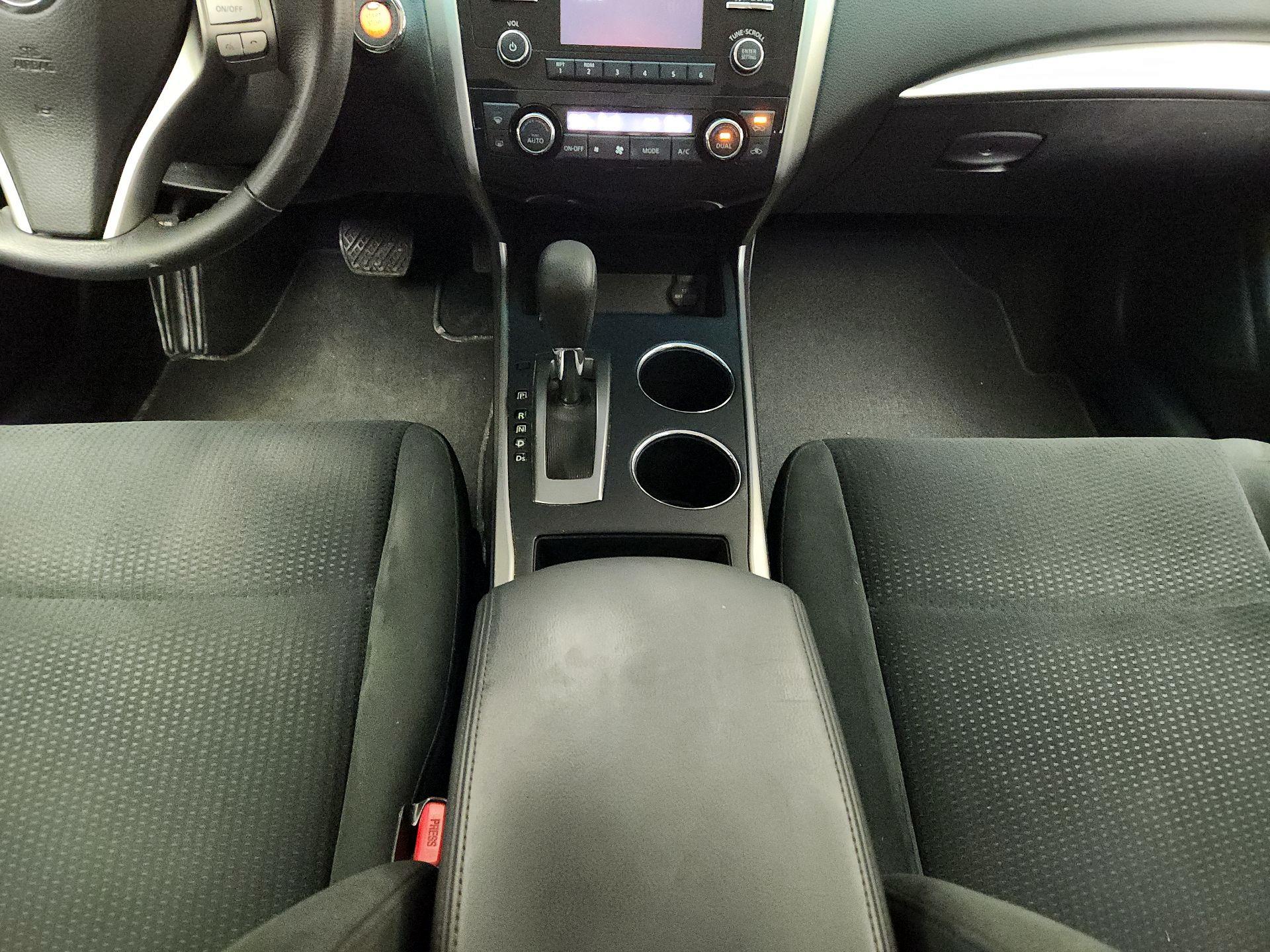 Thumbnail: 2015 Nissan Altima - 17