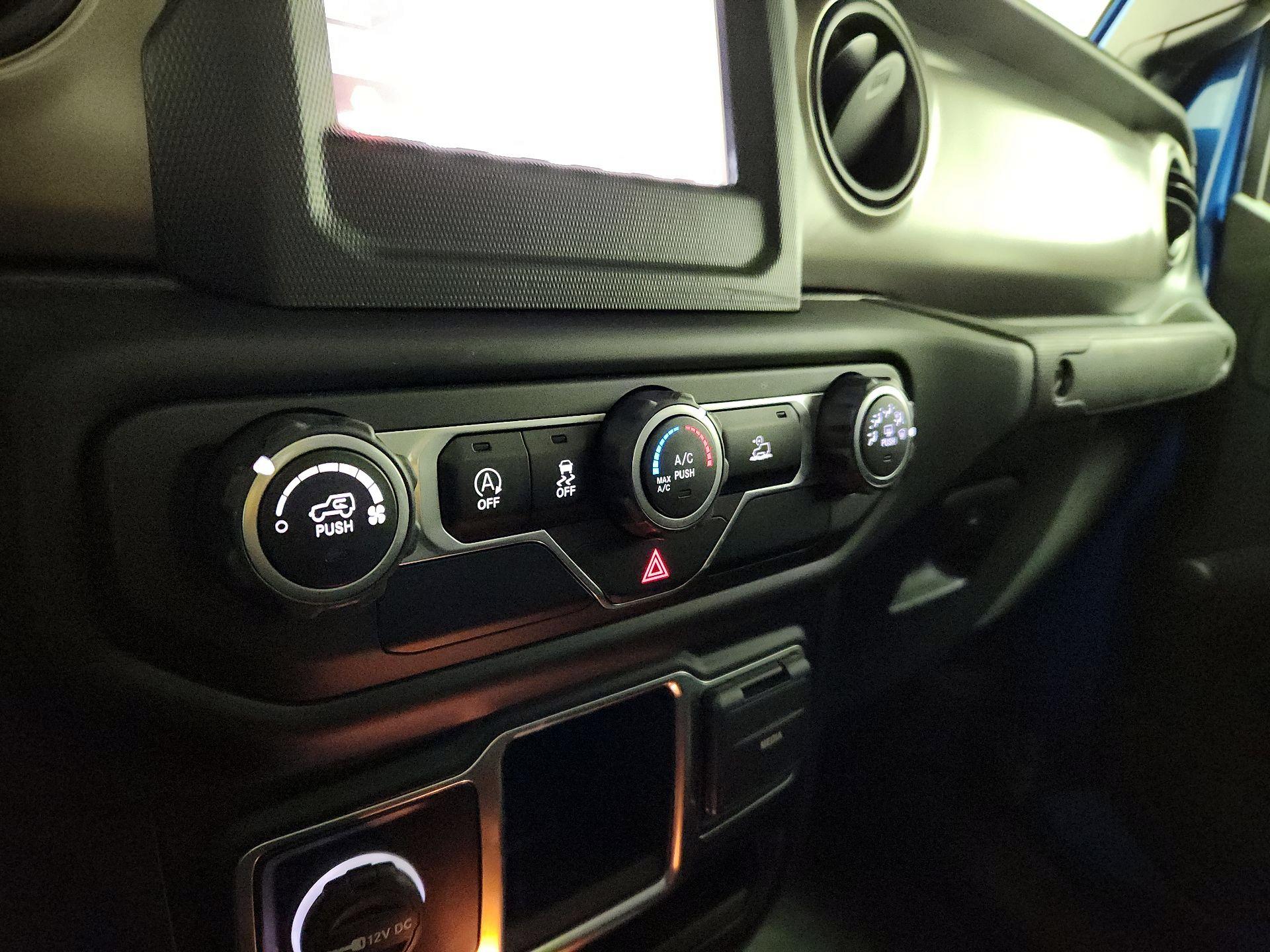 Thumbnail: 2020 Jeep Gladiator - 16