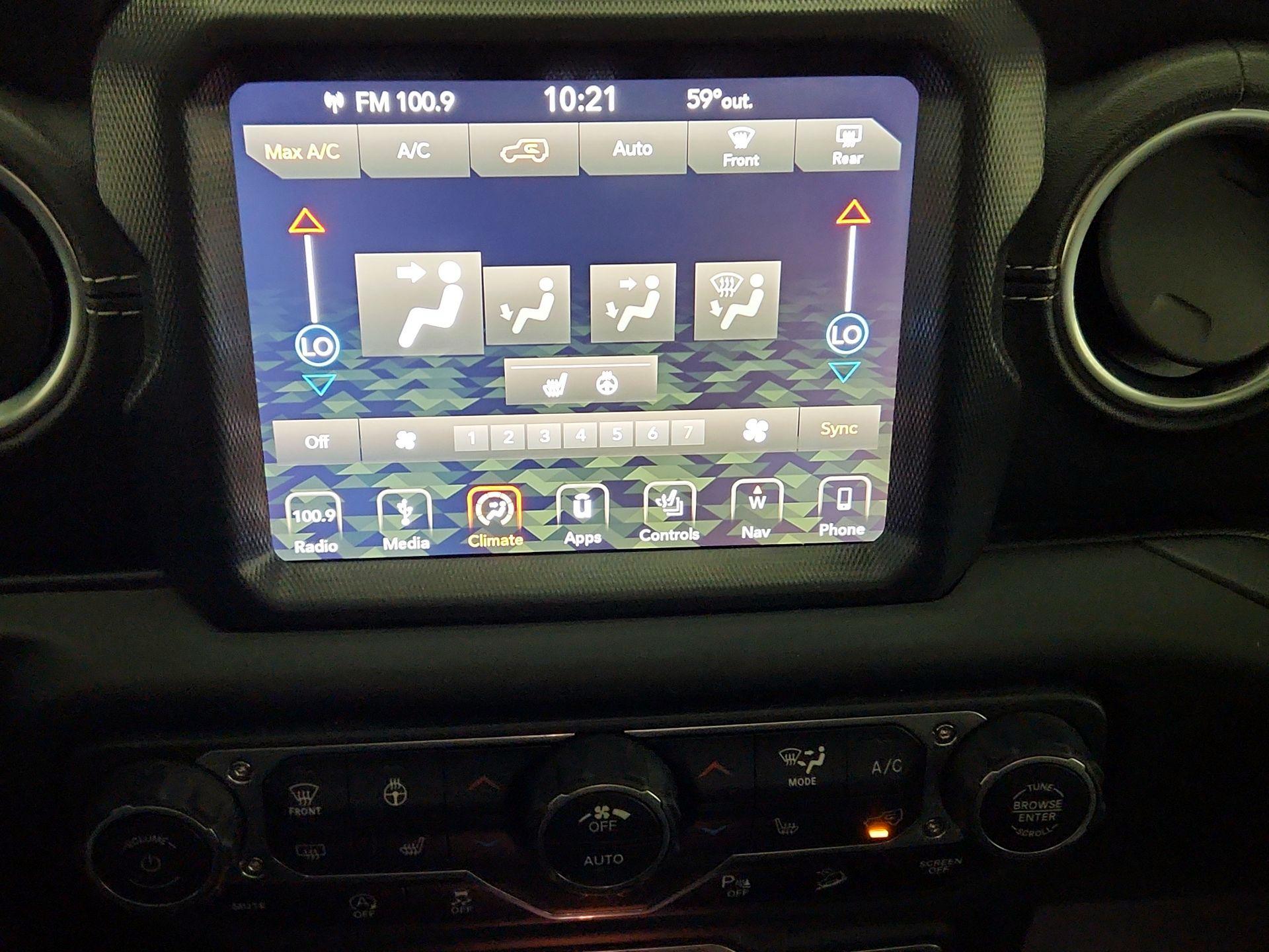 Thumbnail: 2018 Jeep Wrangler - 17