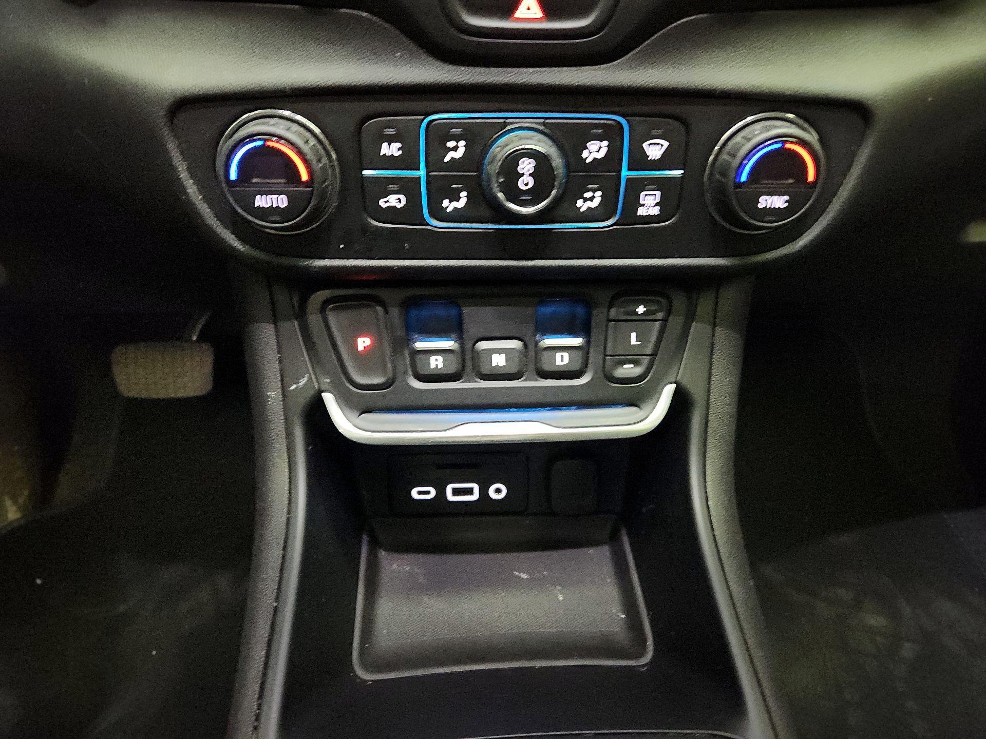 Thumbnail: 2021 GMC Terrain - 17