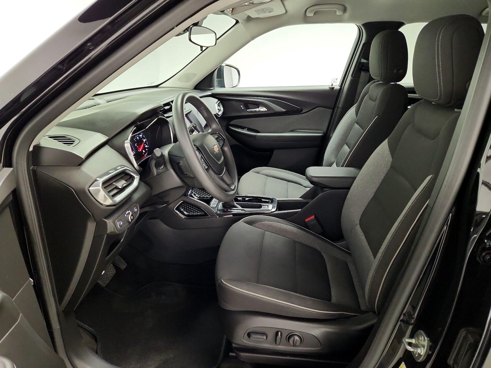 2023 Chevrolet TrailBlazer LT - Photo 12