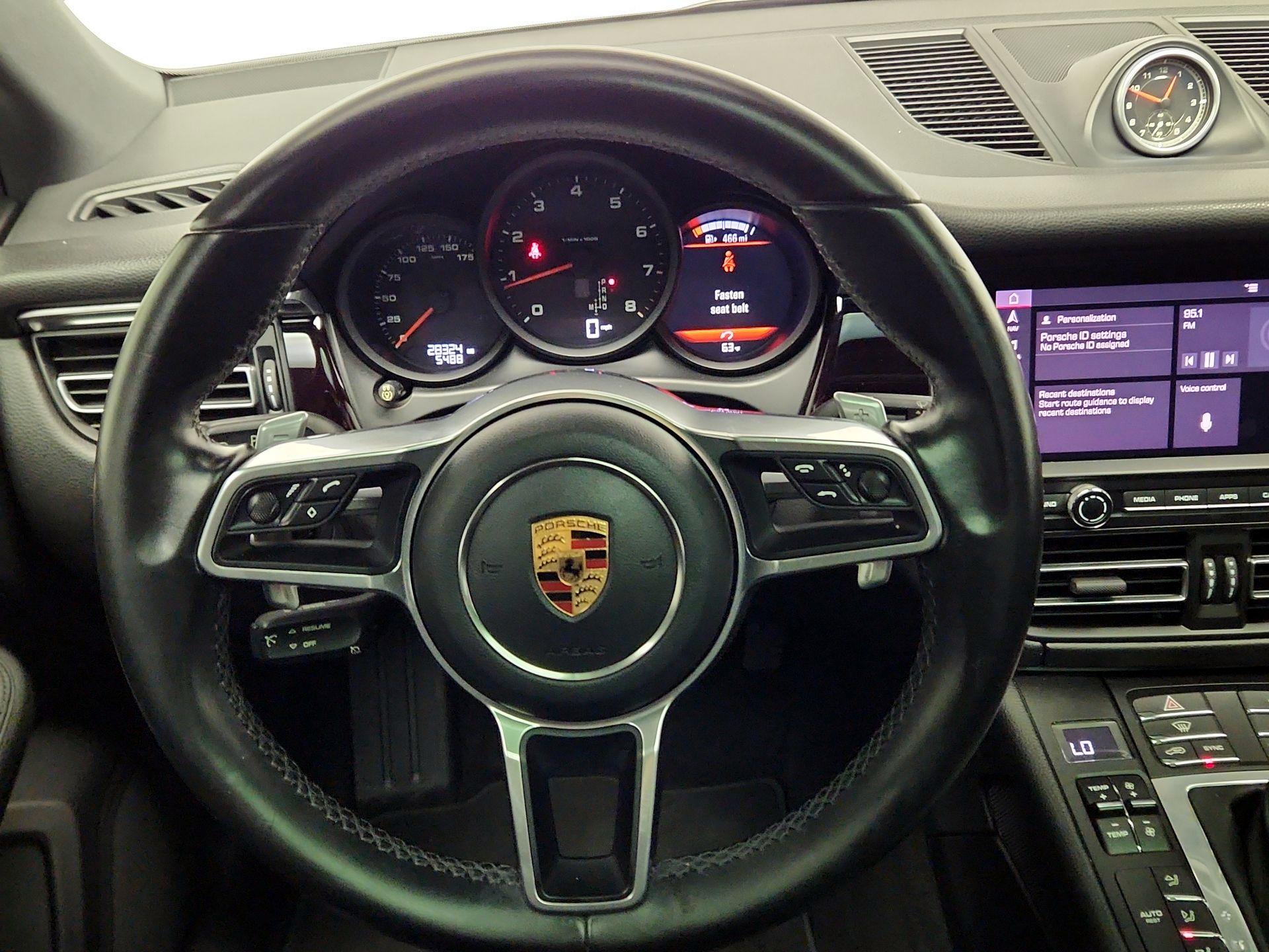 Thumbnail: 2020 Porsche Macan - 10