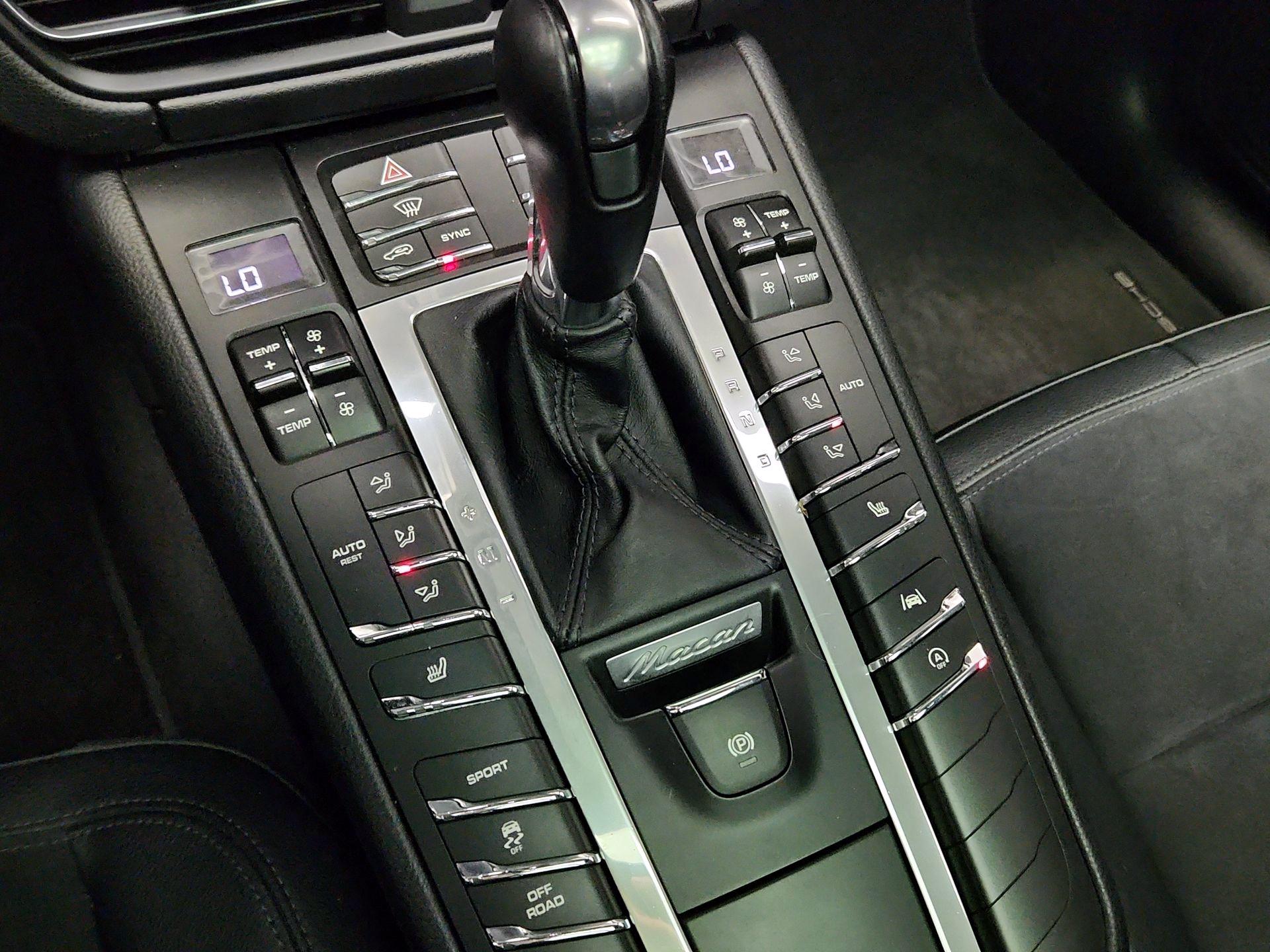 Thumbnail: 2020 Porsche Macan - 17