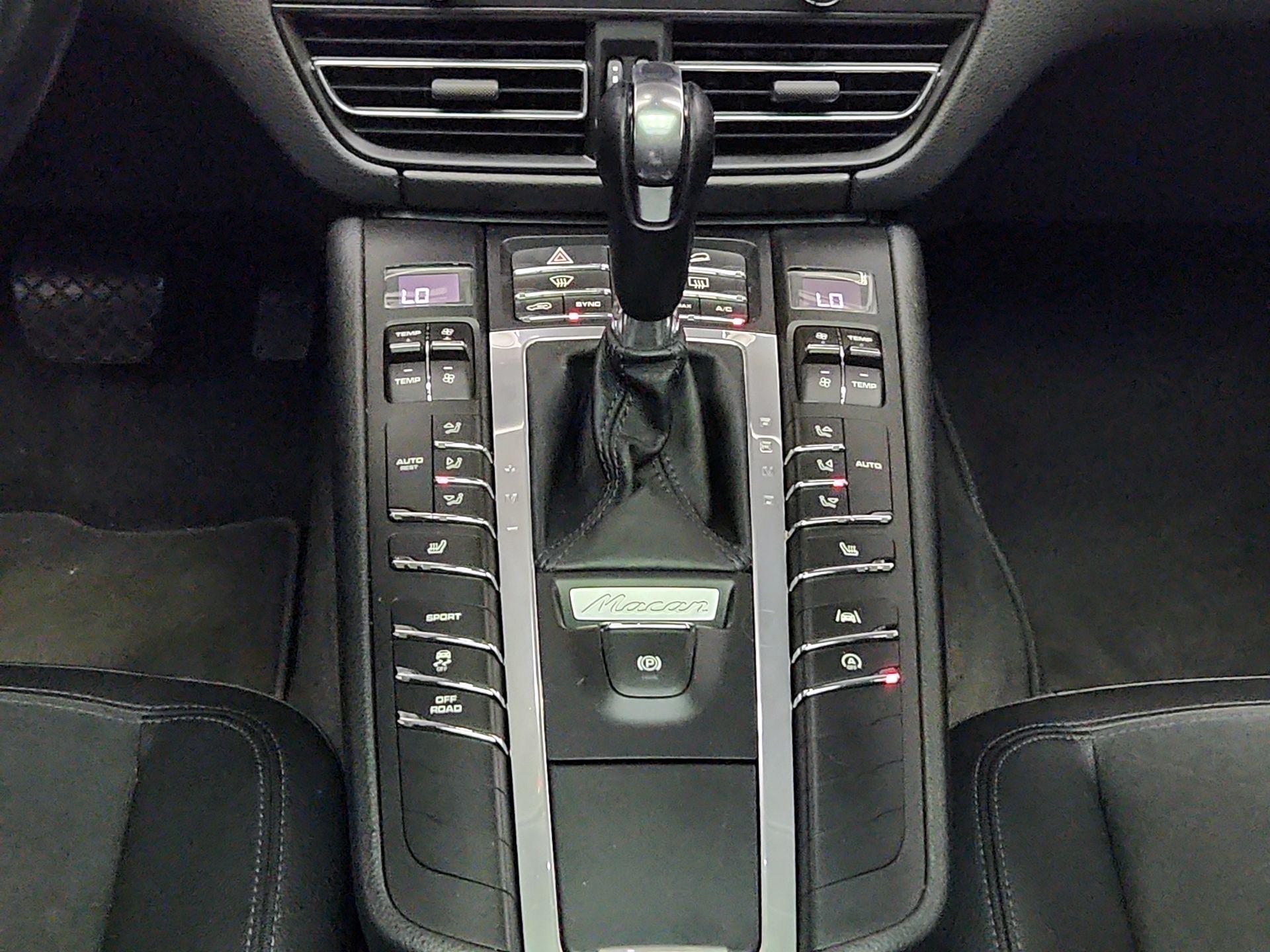 Thumbnail: 2020 Porsche Macan - 18