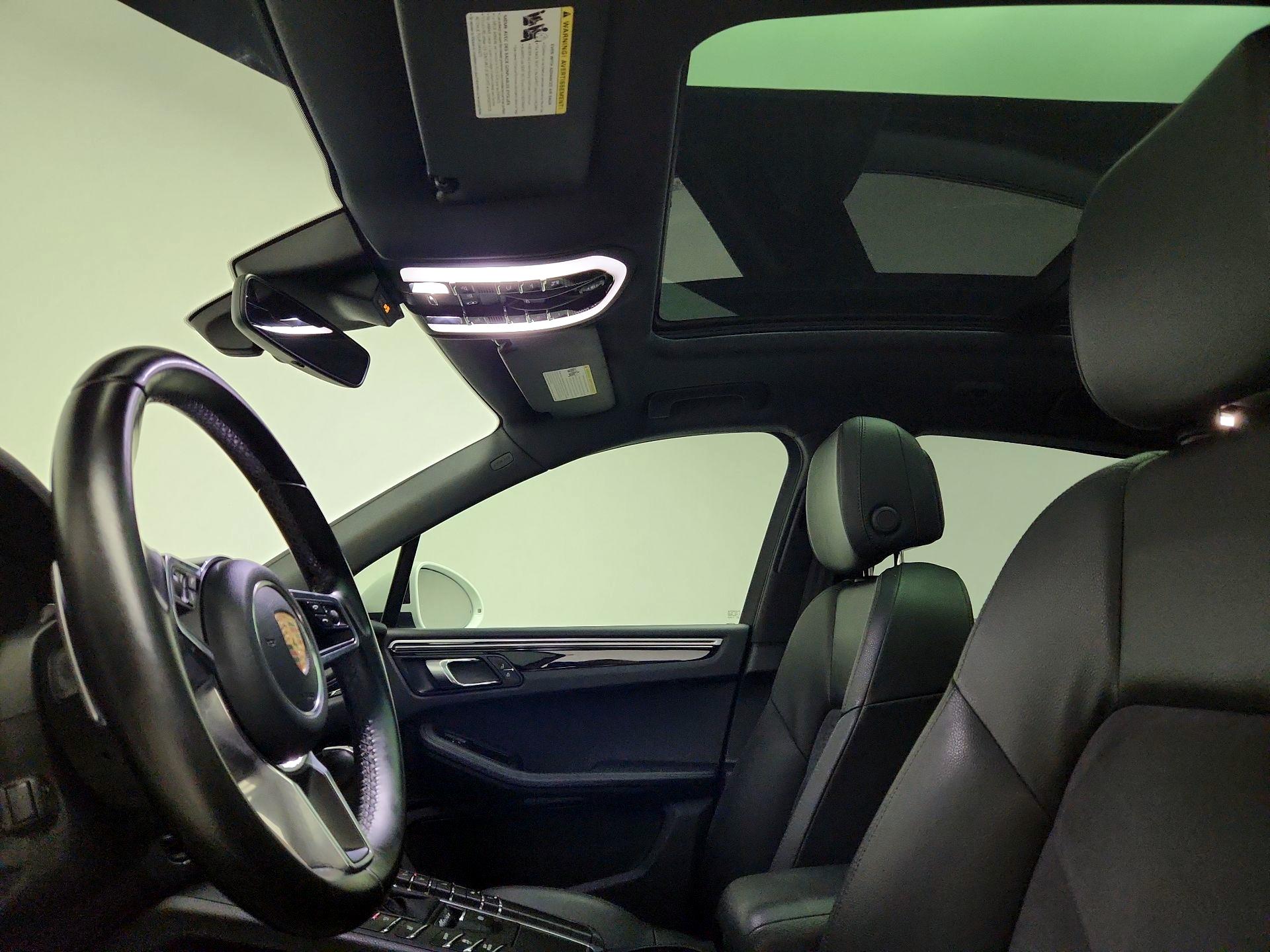 Thumbnail: 2020 Porsche Macan - 20