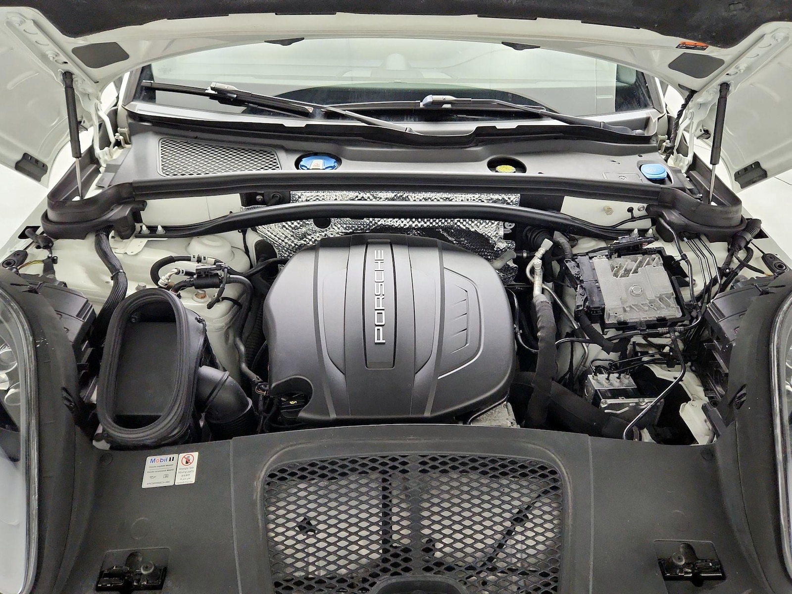 2020 Porsche Macan Base - Photo 25