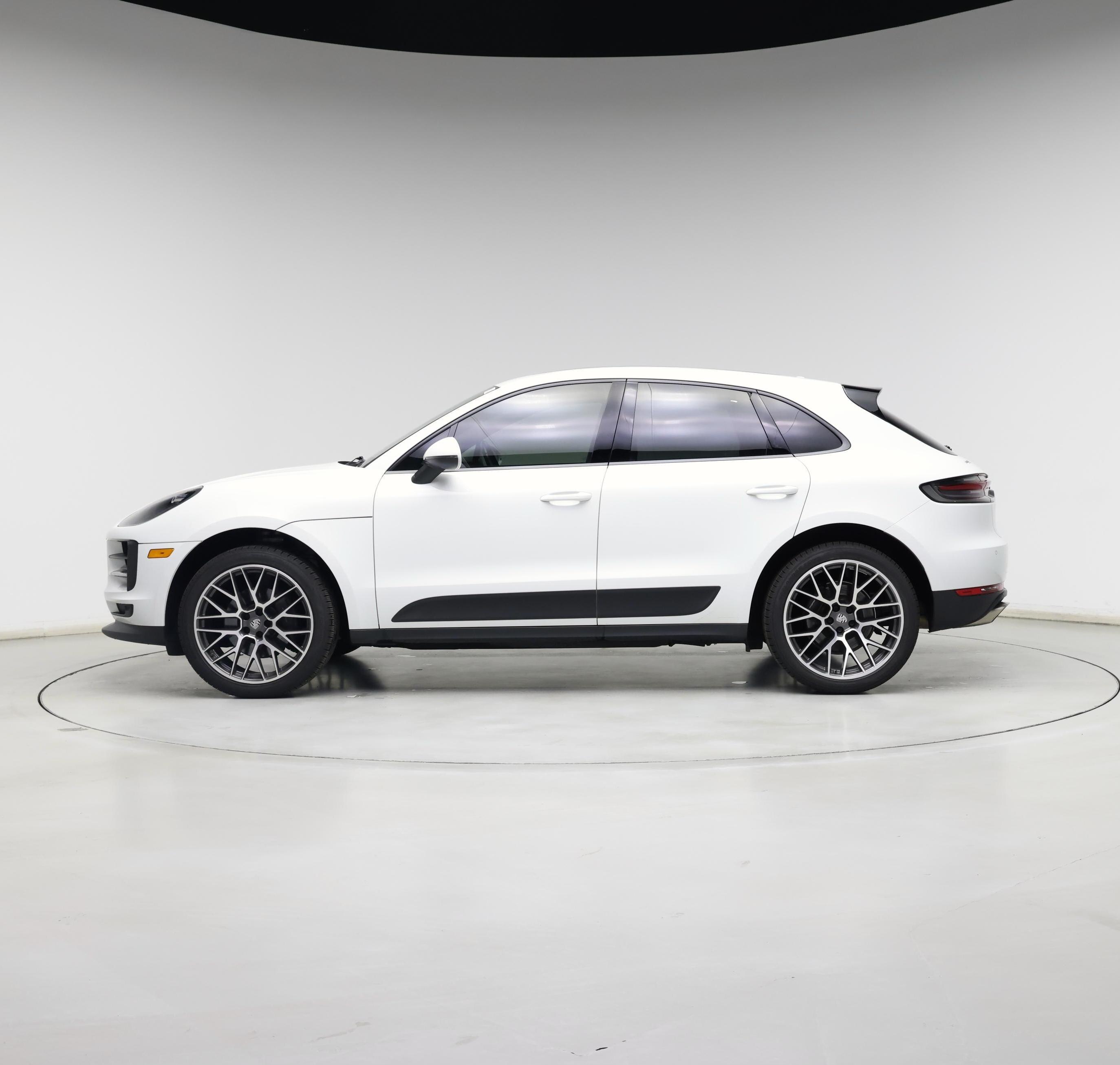 Thumbnail: 2020 Porsche Macan - 3