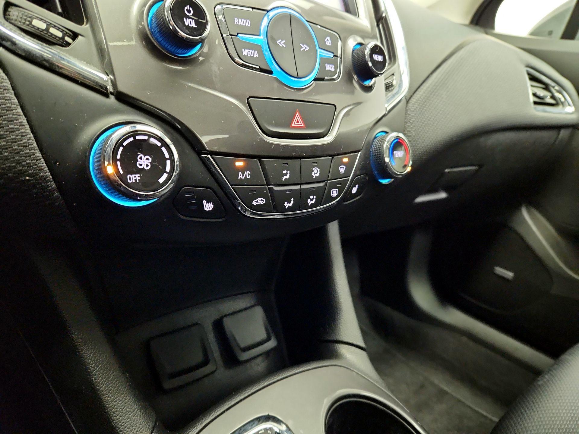 Thumbnail: 2018 Chevrolet Cruze - 16