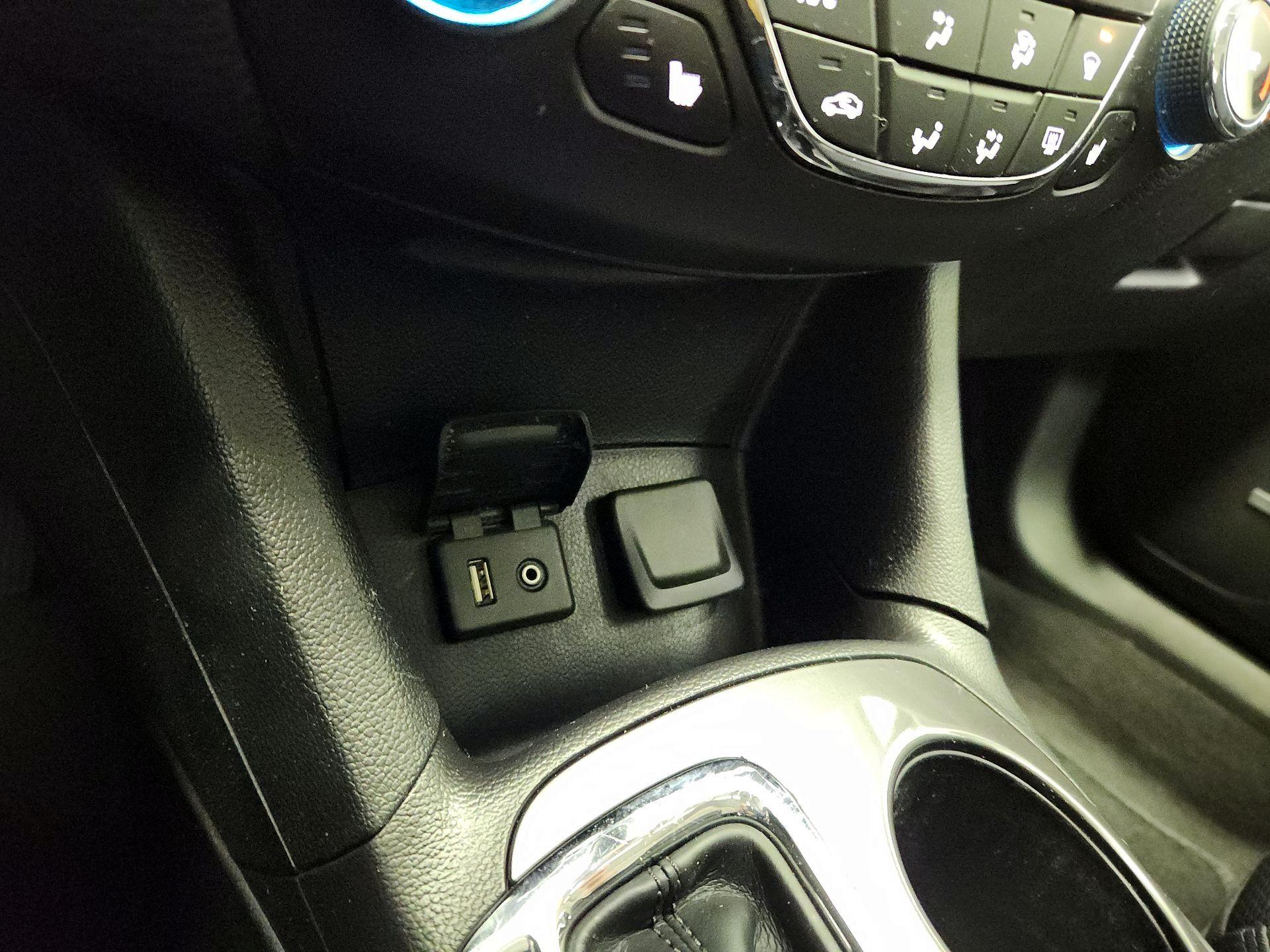 Thumbnail: 2018 Chevrolet Cruze - 18