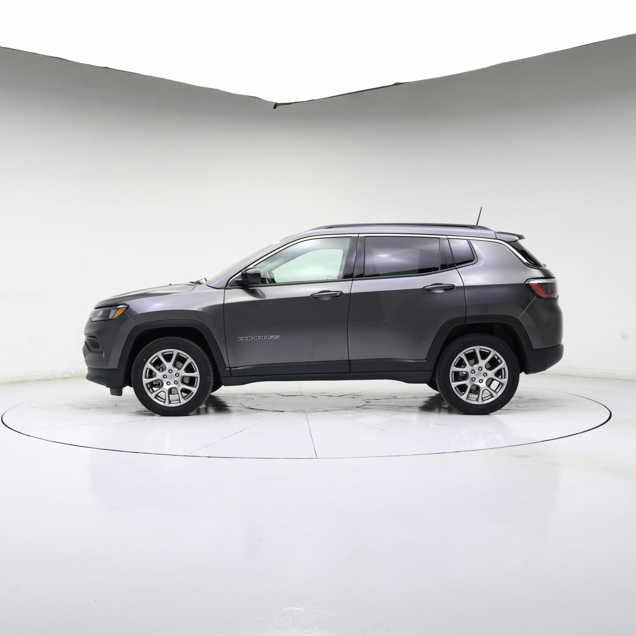 Thumbnail: 2022 Jeep Compass - 3