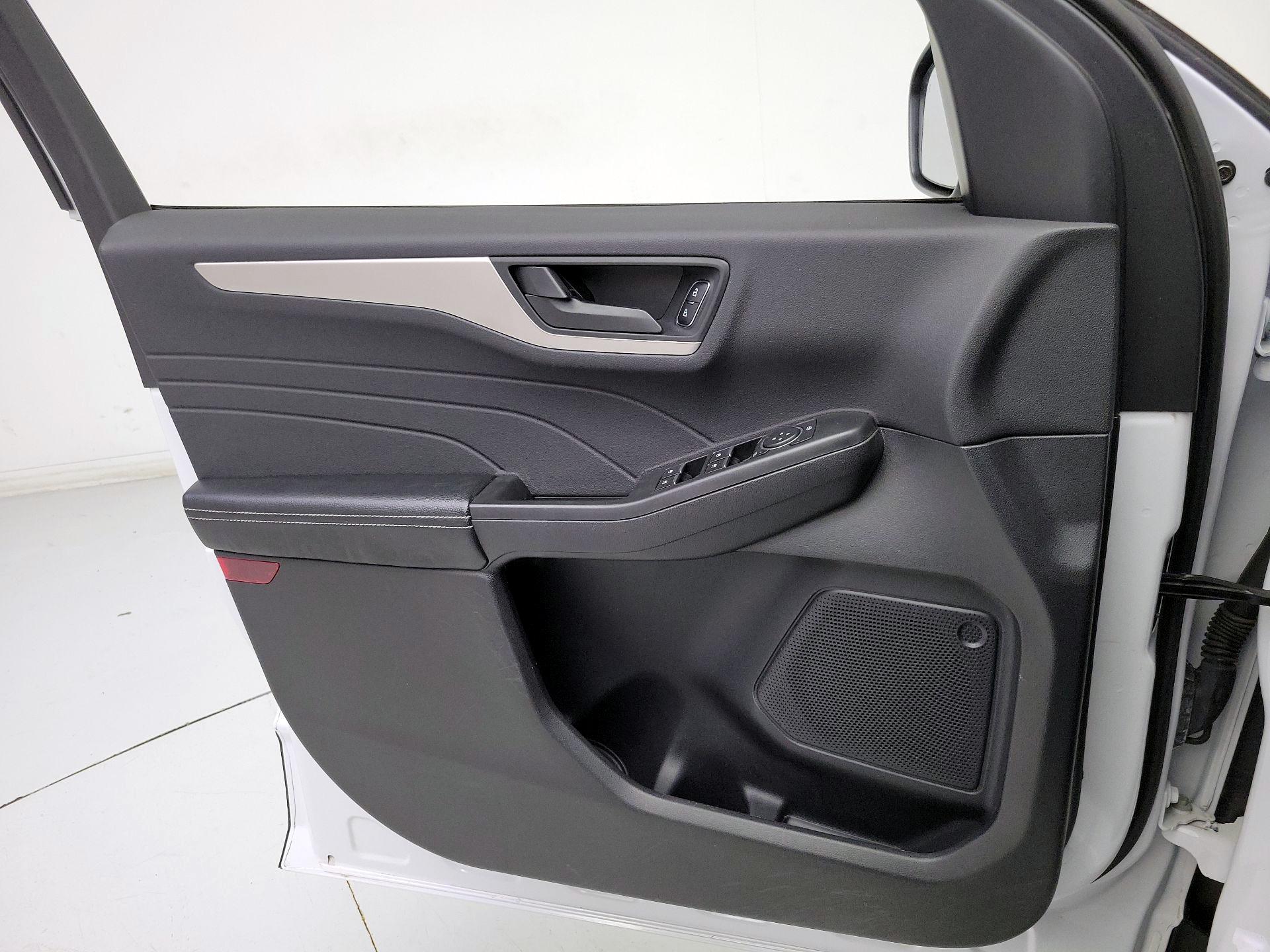 Thumbnail: 2022 Ford Escape - 12