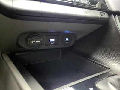 USB/AUX Ports