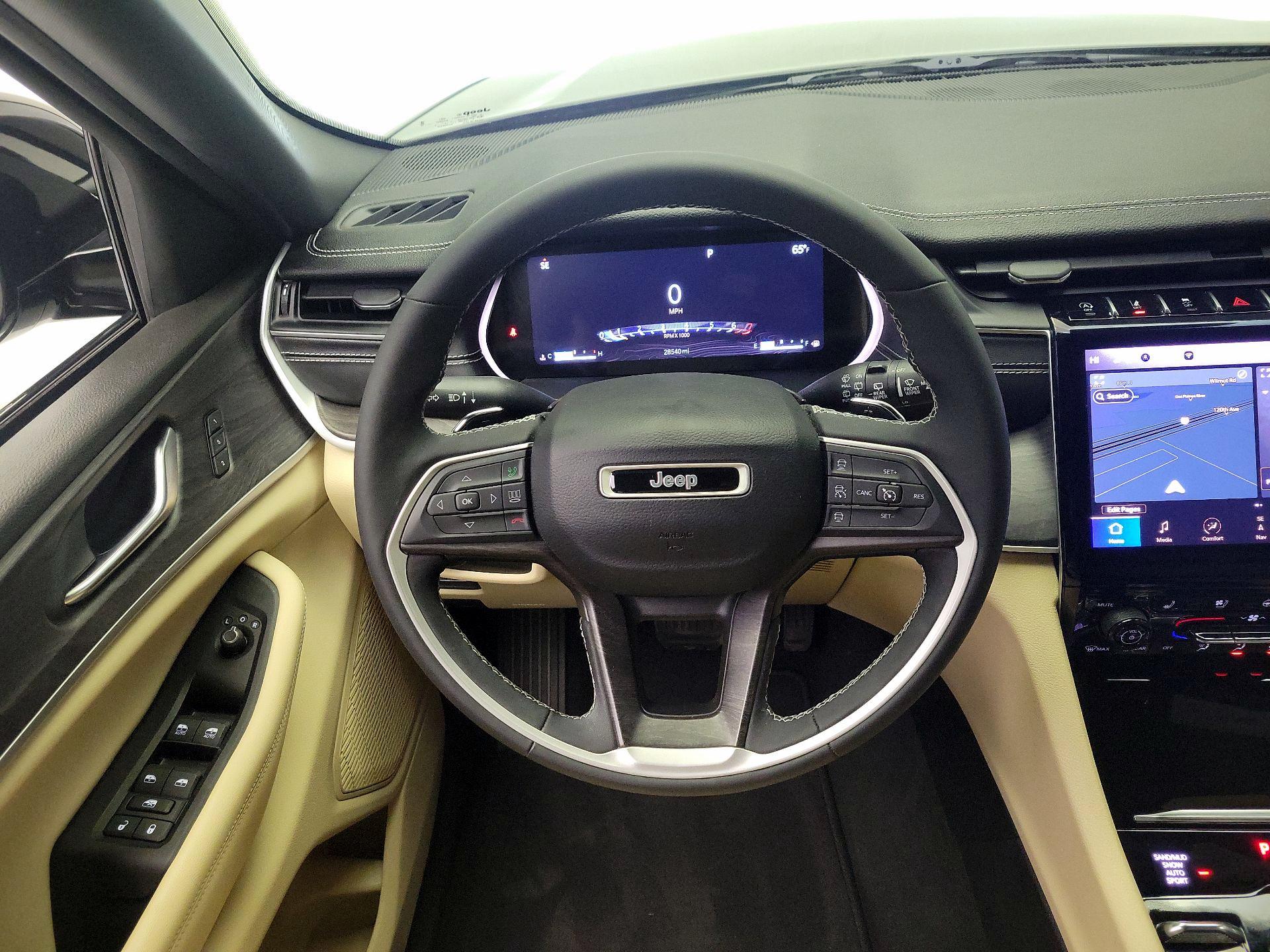 Thumbnail: 2023 Jeep Grand Cherokee - 10