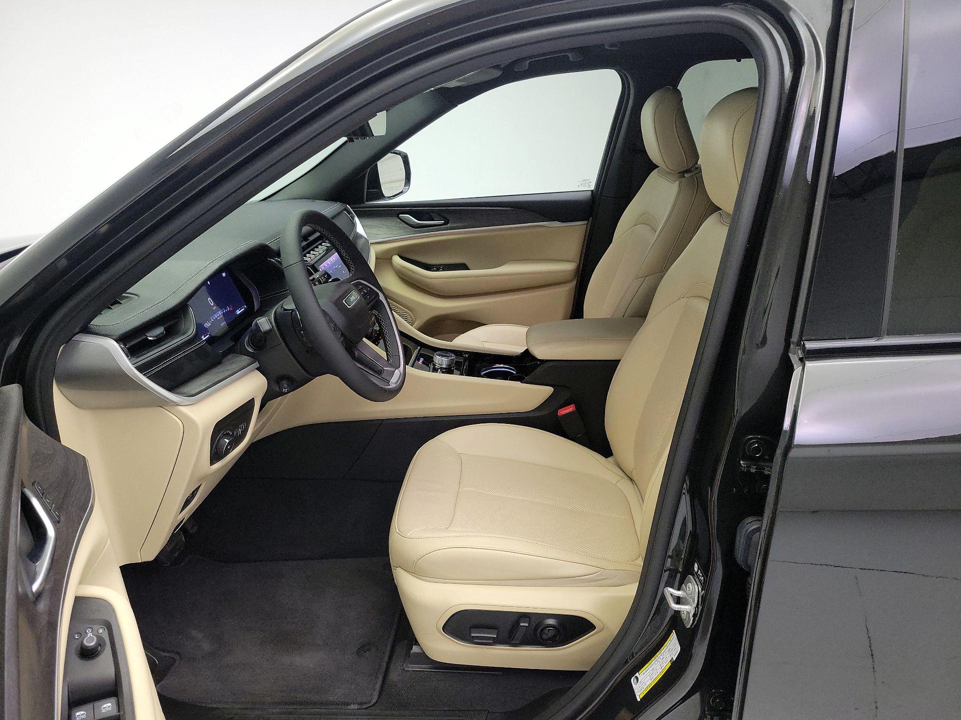 Thumbnail: 2023 Jeep Grand Cherokee - 11