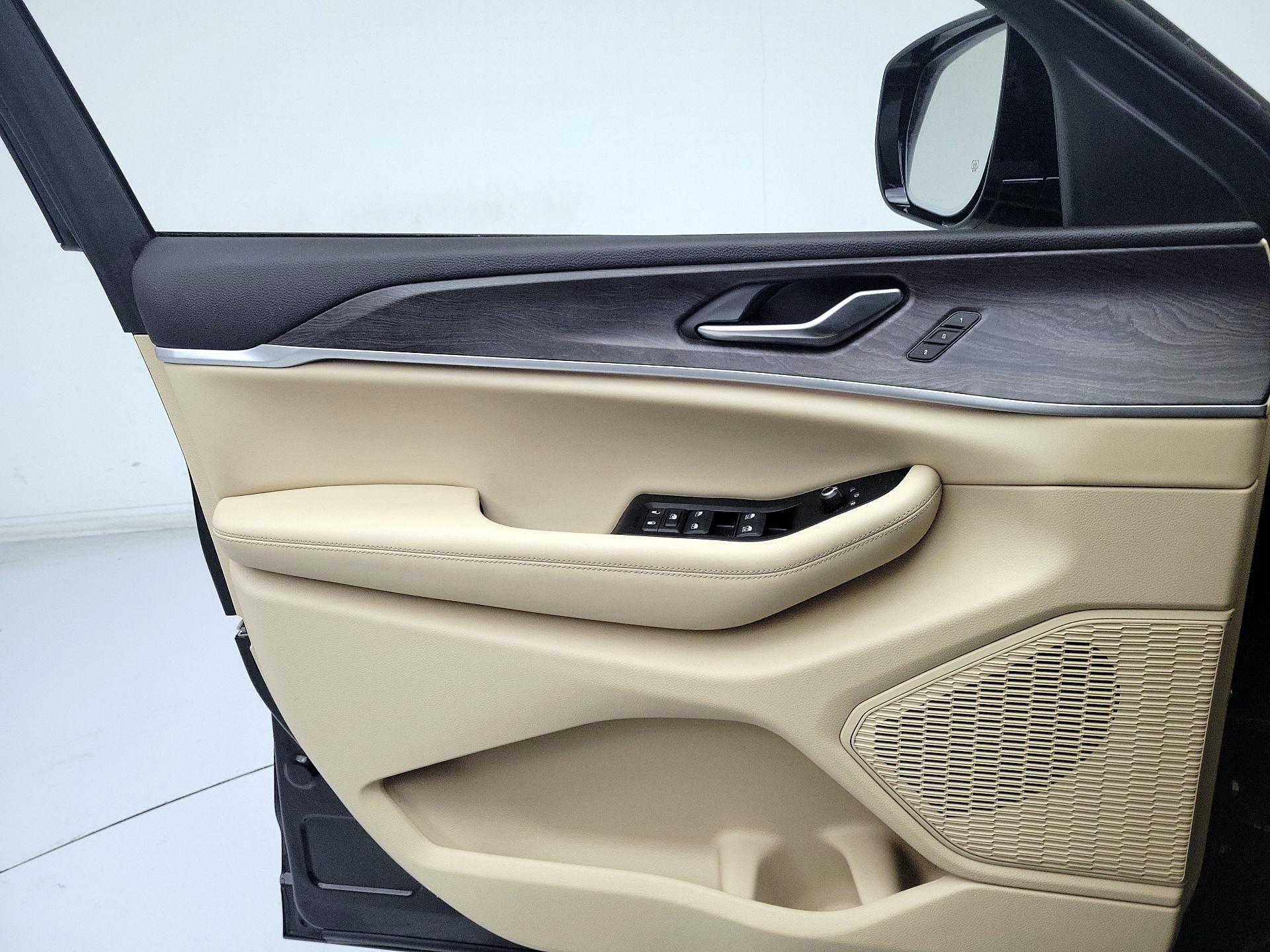 Thumbnail: 2023 Jeep Grand Cherokee - 12