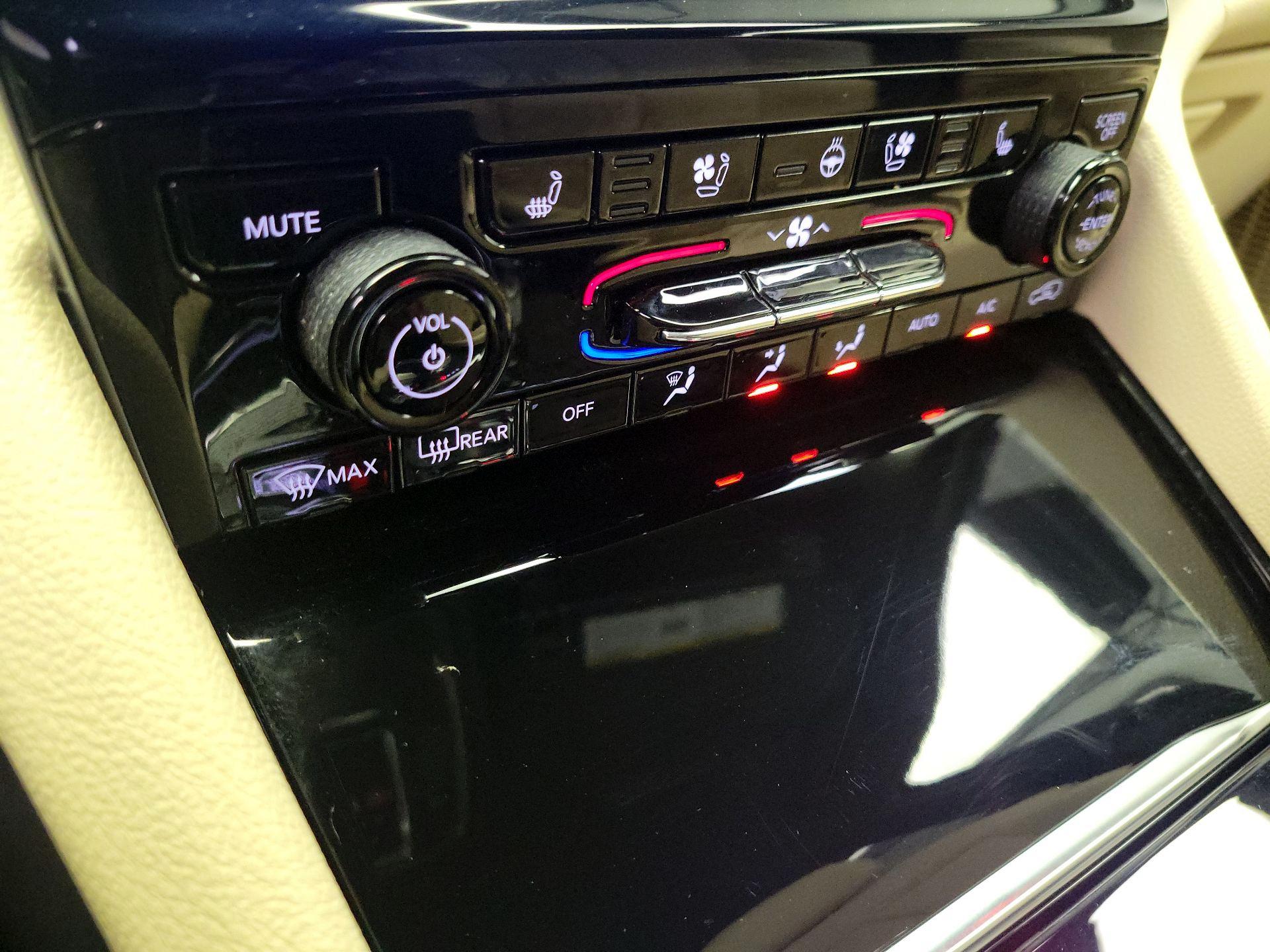 Thumbnail: 2023 Jeep Grand Cherokee - 17