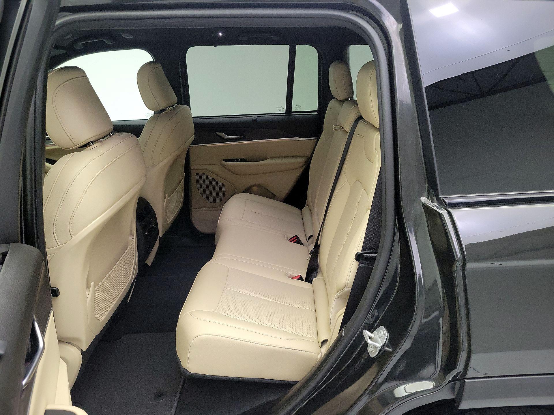 Thumbnail: 2023 Jeep Grand Cherokee - 20