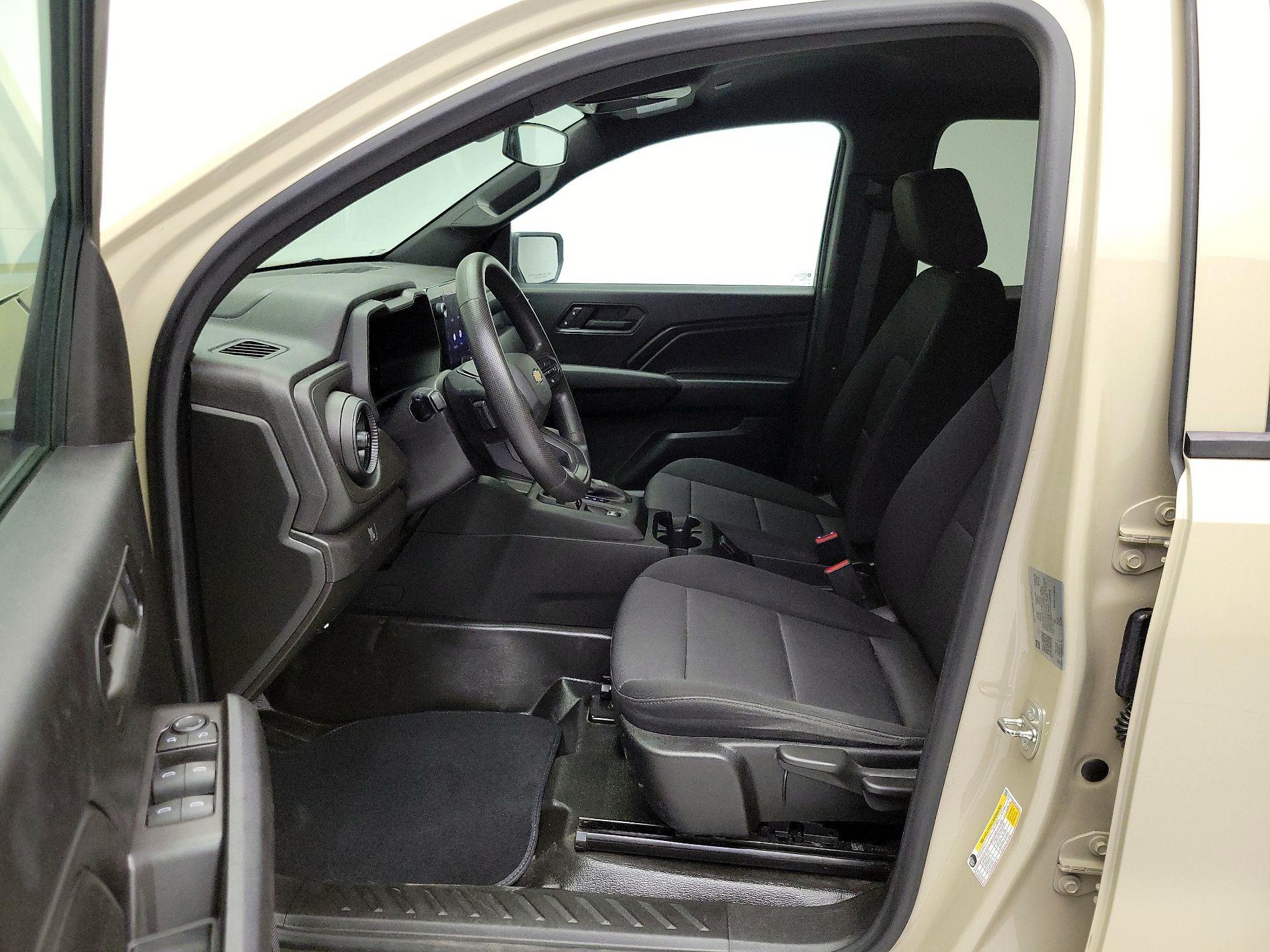 Thumbnail: 2023 Chevrolet Colorado - 11