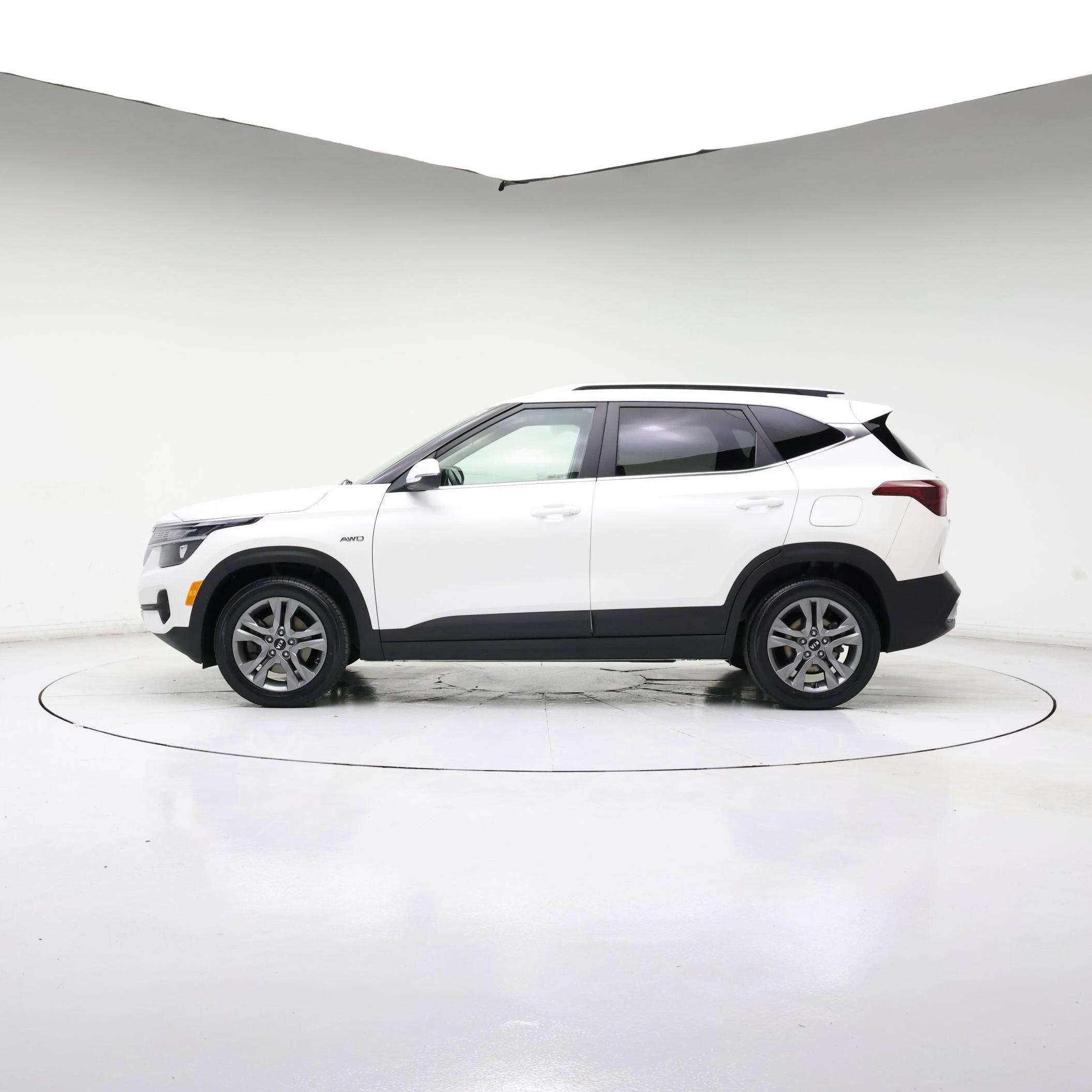 Thumbnail: 2021 Kia Seltos - 3