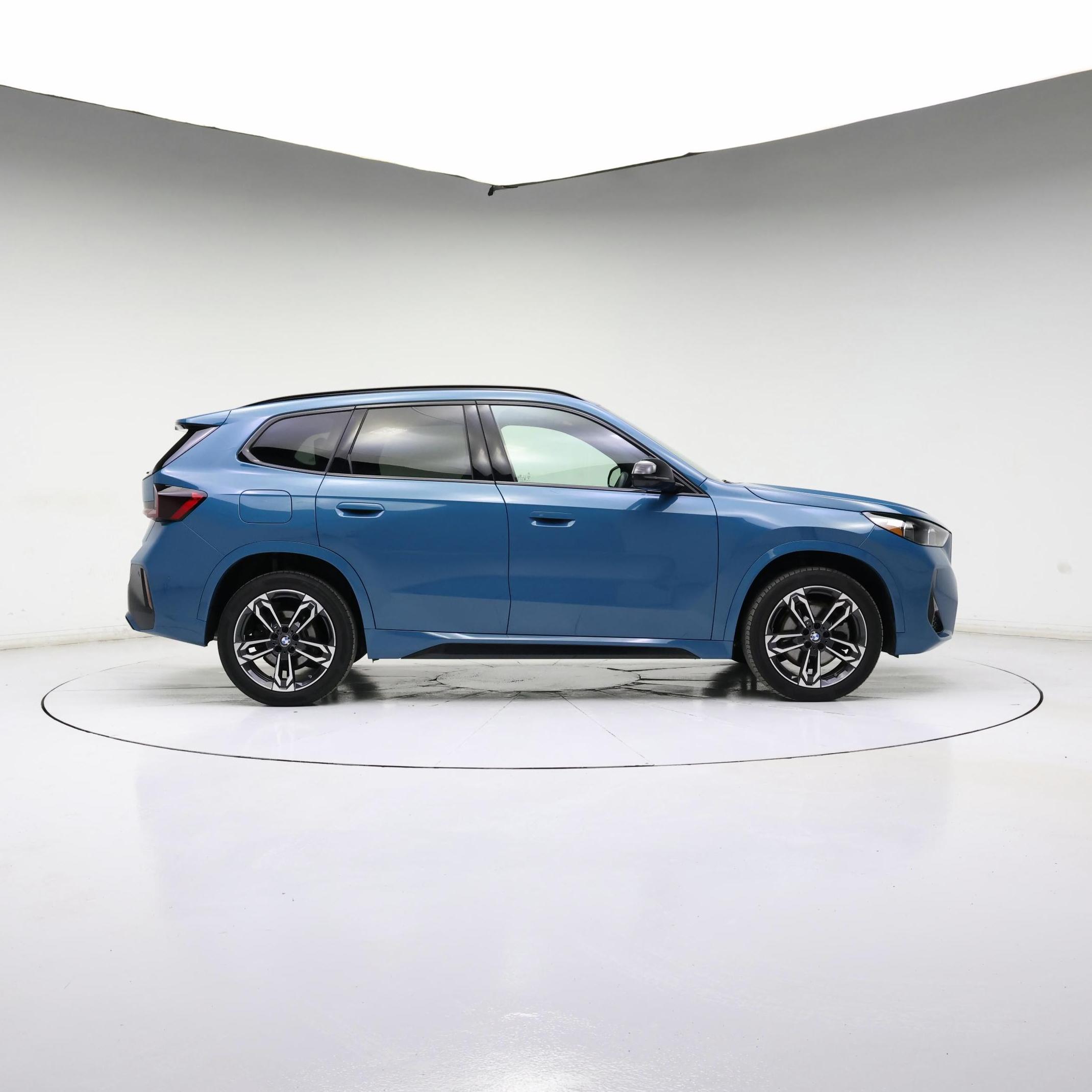 Thumbnail: 2023 BMW X1 - 3