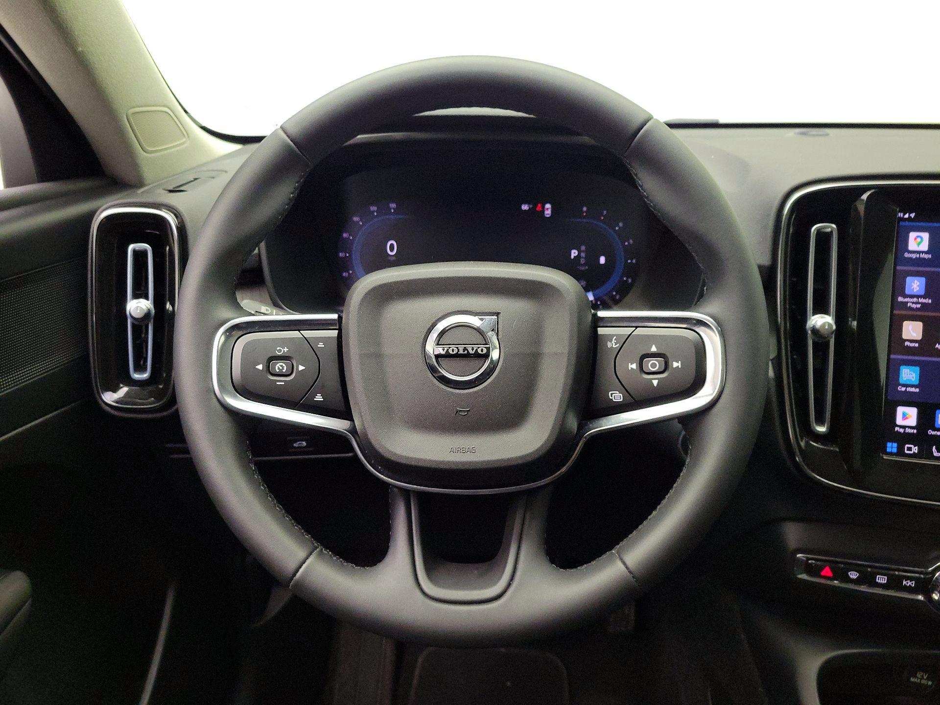 Thumbnail: 2023 Volvo XC40 - 10