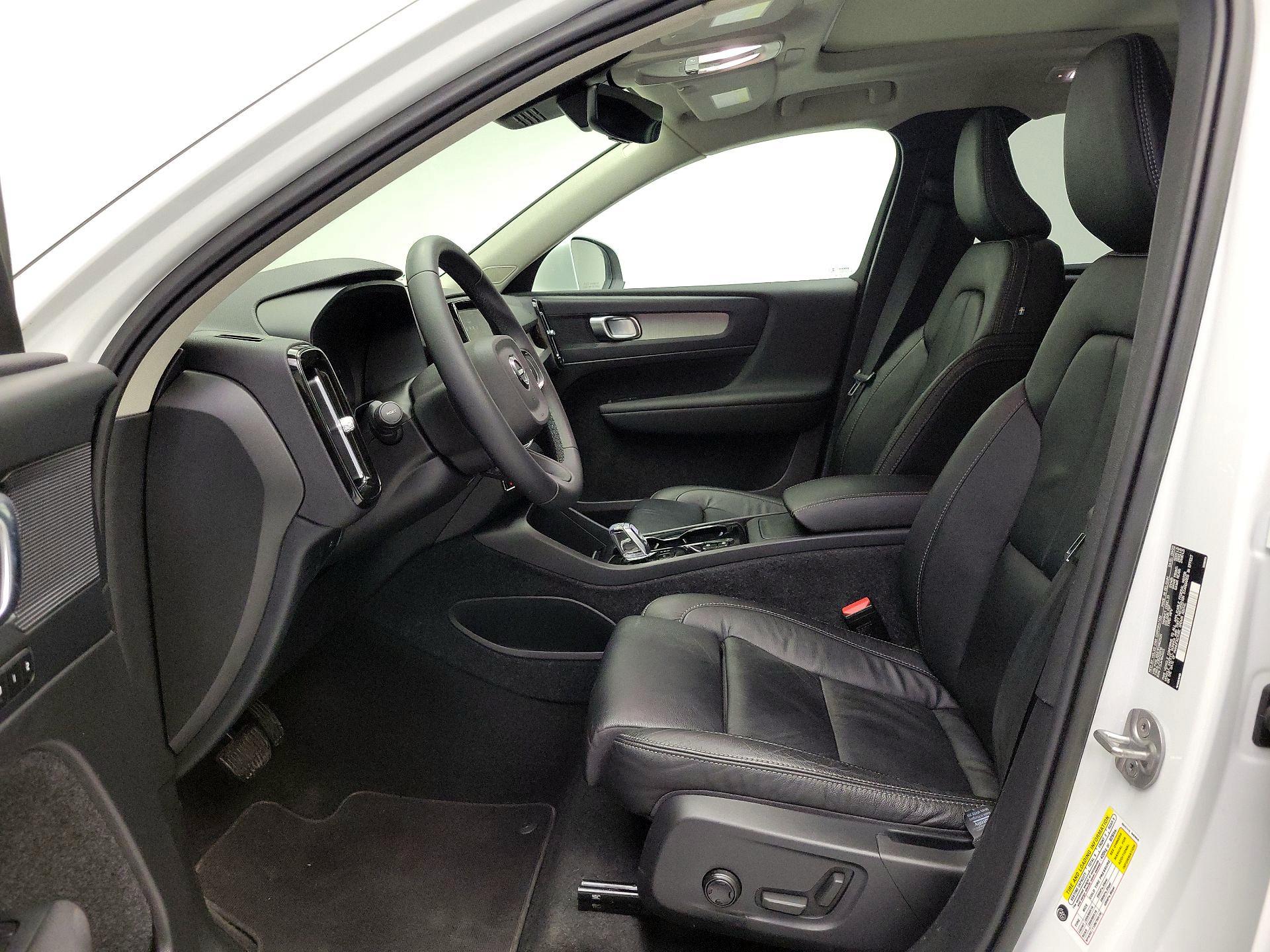 Thumbnail: 2023 Volvo XC40 - 11