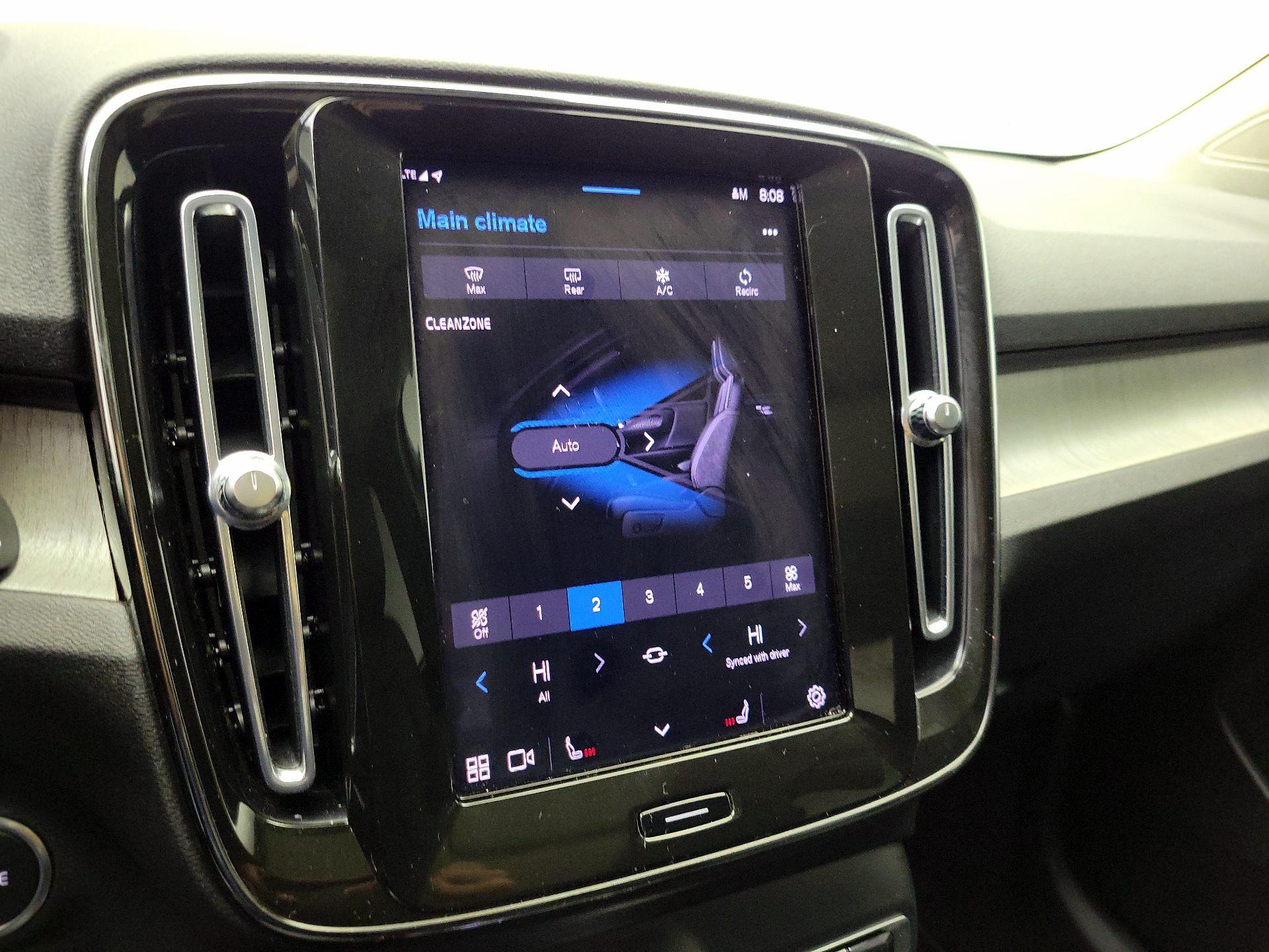 Thumbnail: 2023 Volvo XC40 - 16