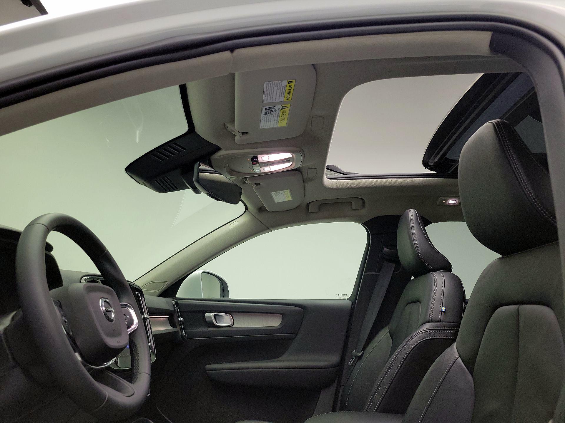 Thumbnail: 2023 Volvo XC40 - 19