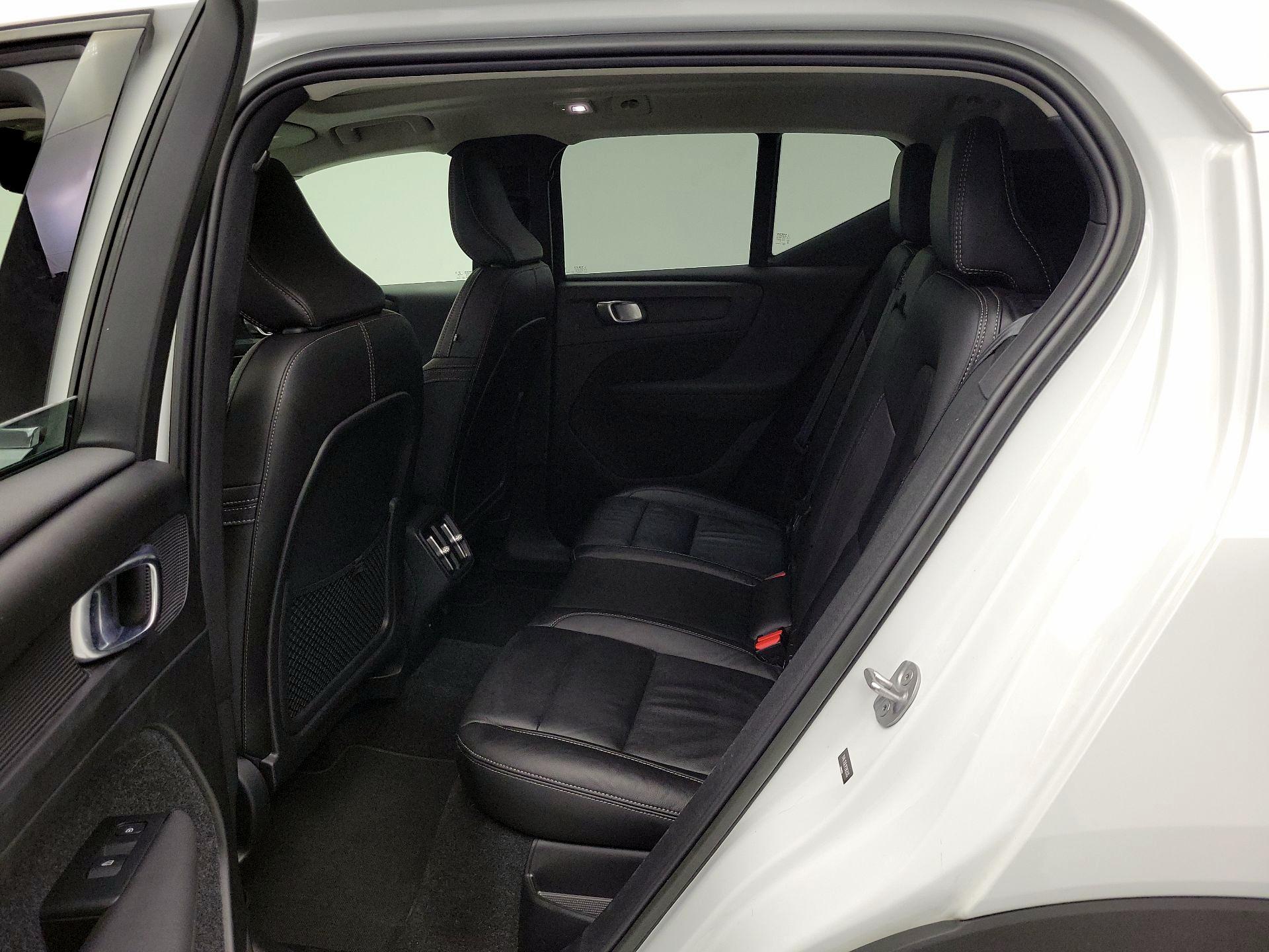 Thumbnail: 2023 Volvo XC40 - 20