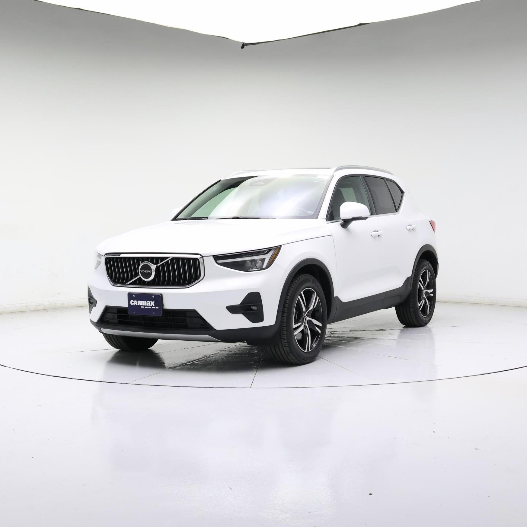 Thumbnail: 2023 Volvo XC40 - 4