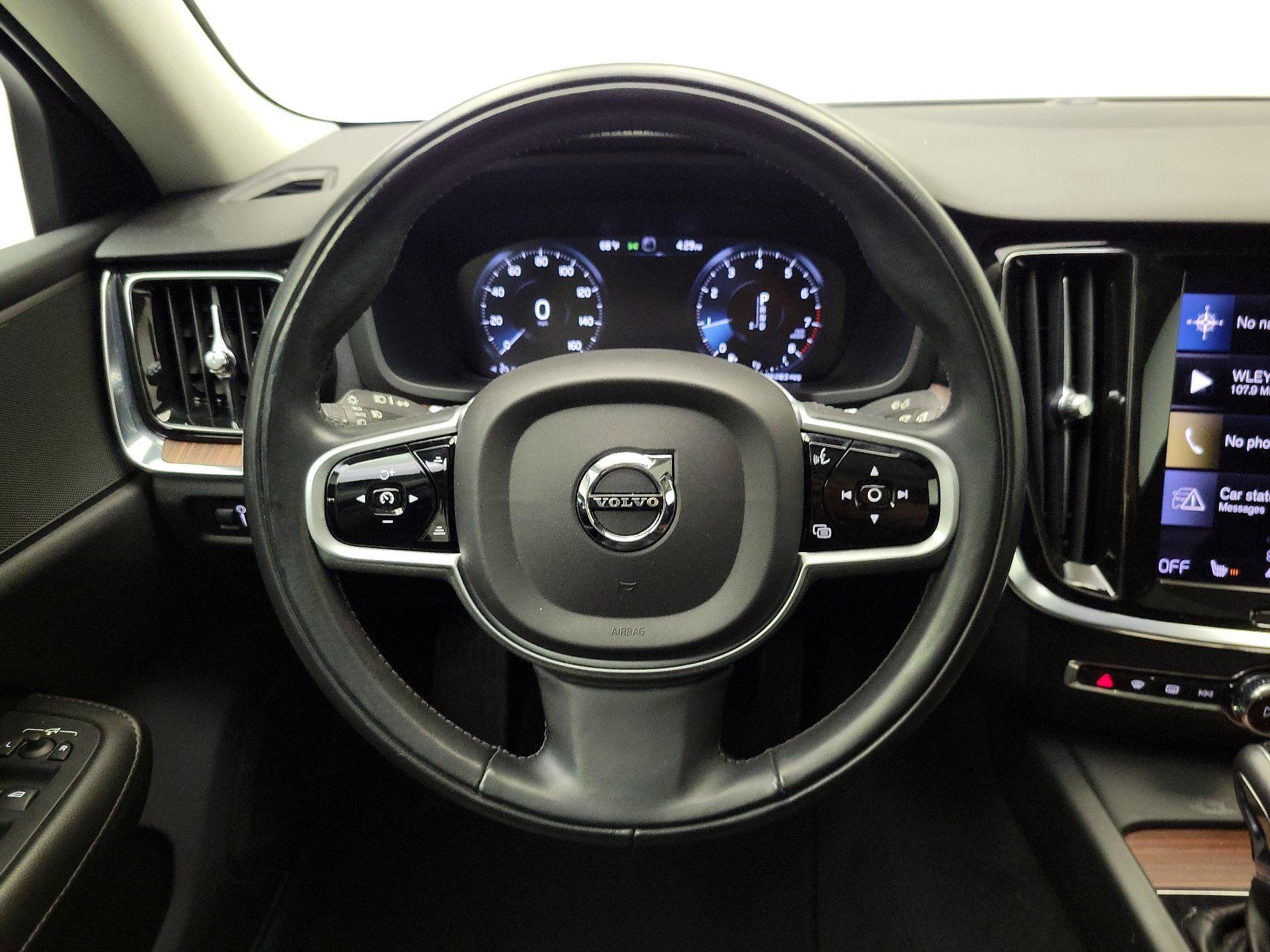 Thumbnail: 2021 Volvo S60 - 10