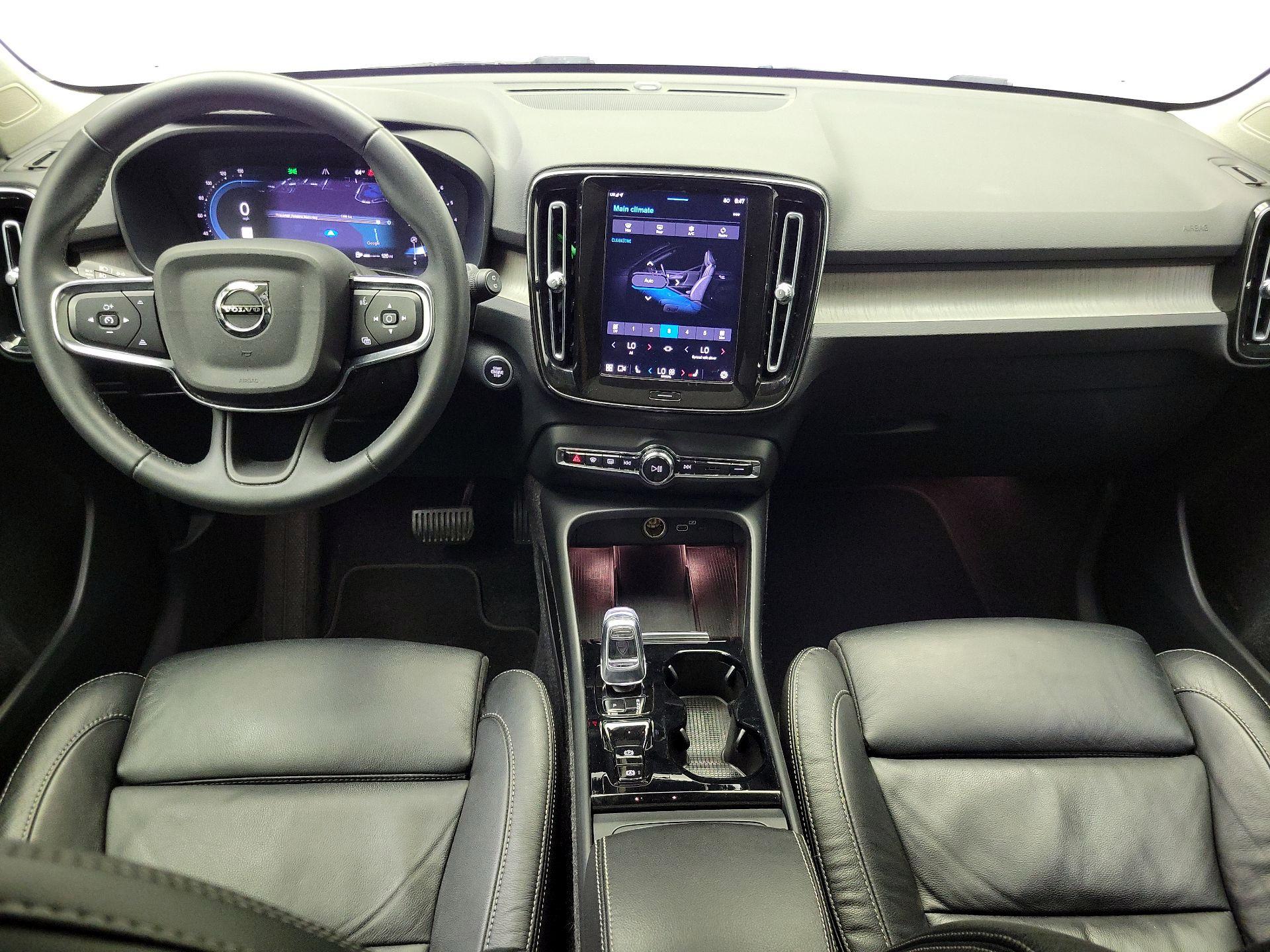 Thumbnail: 2023 Volvo XC40 - 9