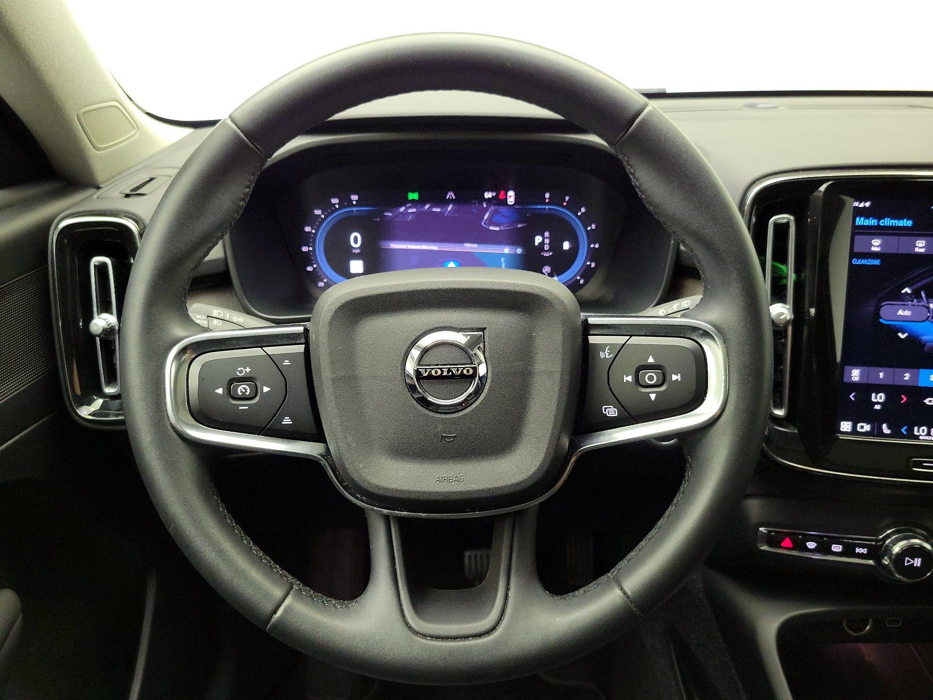 Thumbnail: 2023 Volvo XC40 - 10