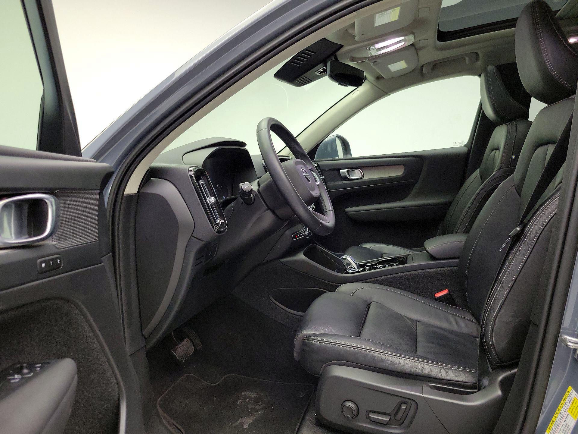 Thumbnail: 2023 Volvo XC40 - 11