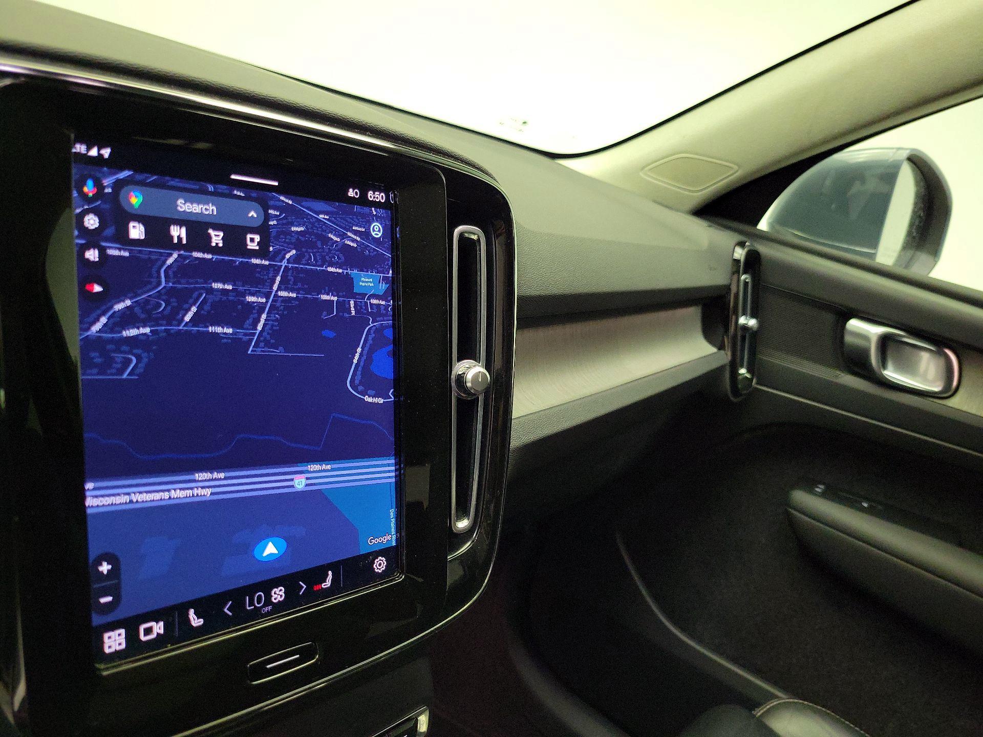 Thumbnail: 2023 Volvo XC40 - 14