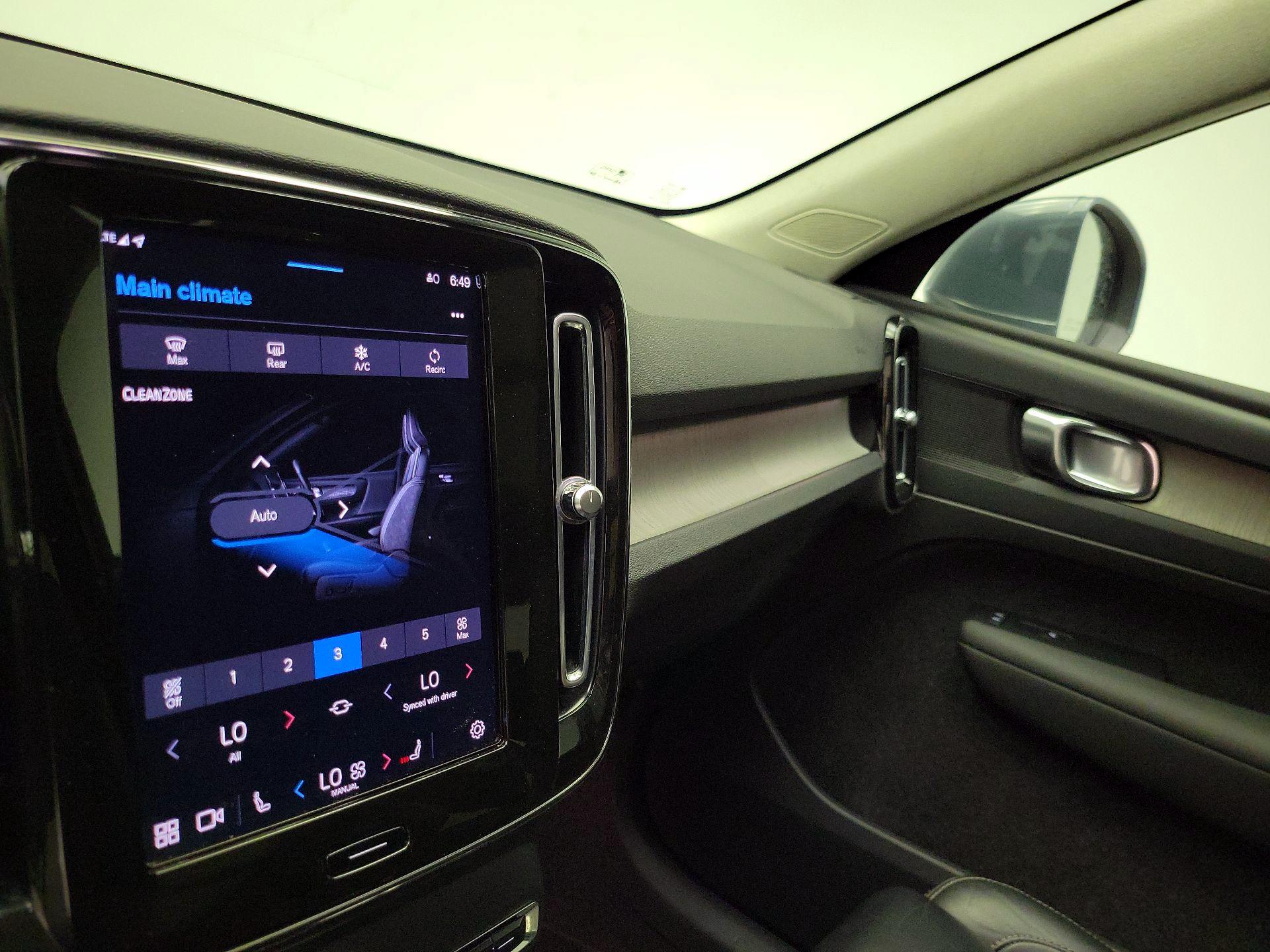 Thumbnail: 2023 Volvo XC40 - 17