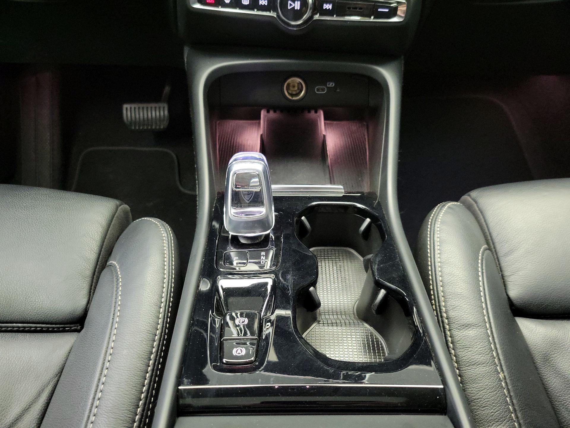 Thumbnail: 2023 Volvo XC40 - 18