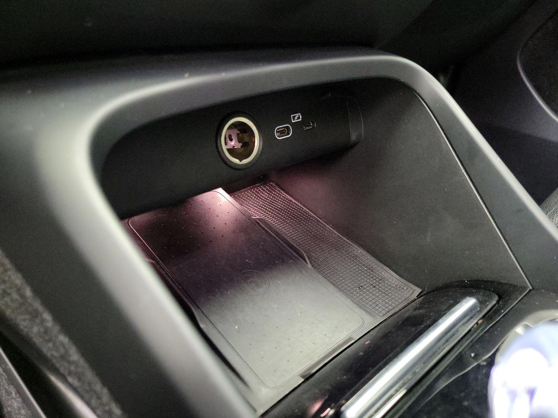 Thumbnail: 2023 Volvo XC40 - 19