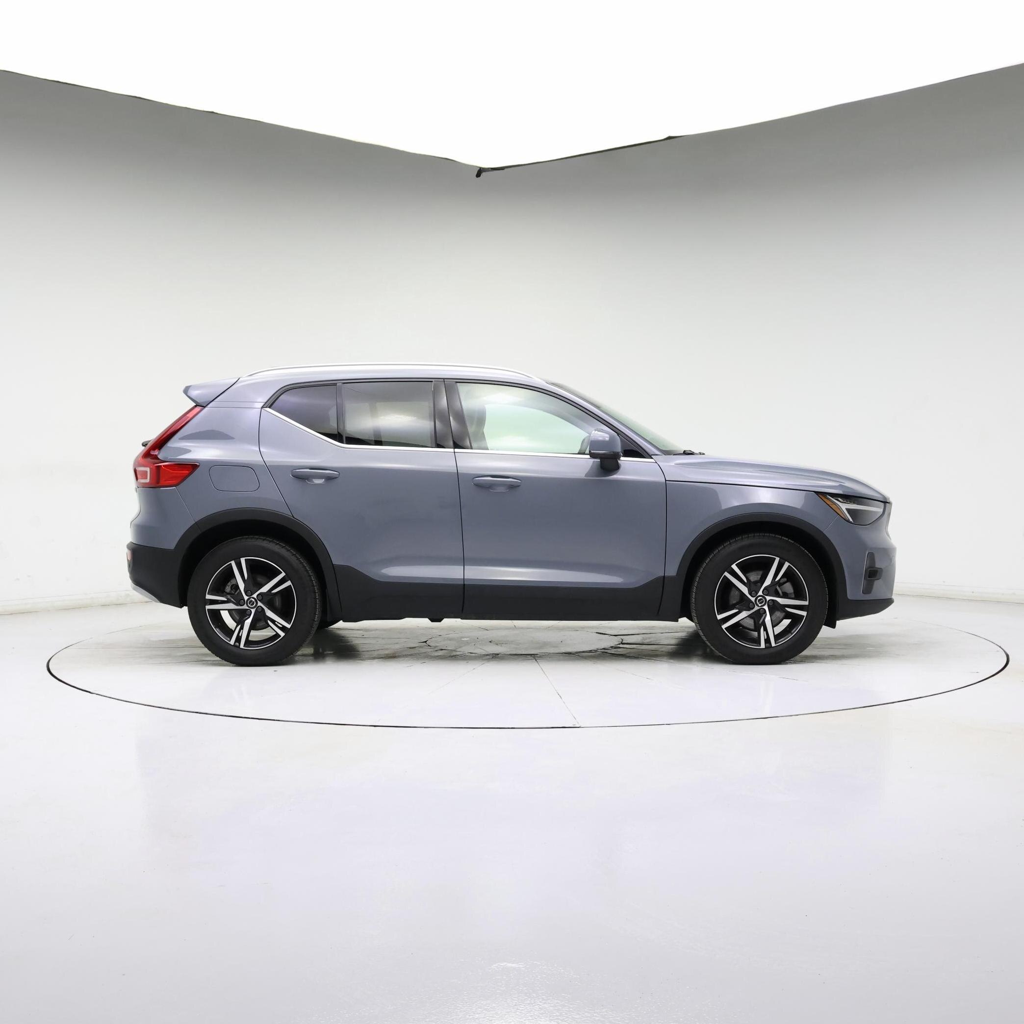 Thumbnail: 2023 Volvo XC40 - 7