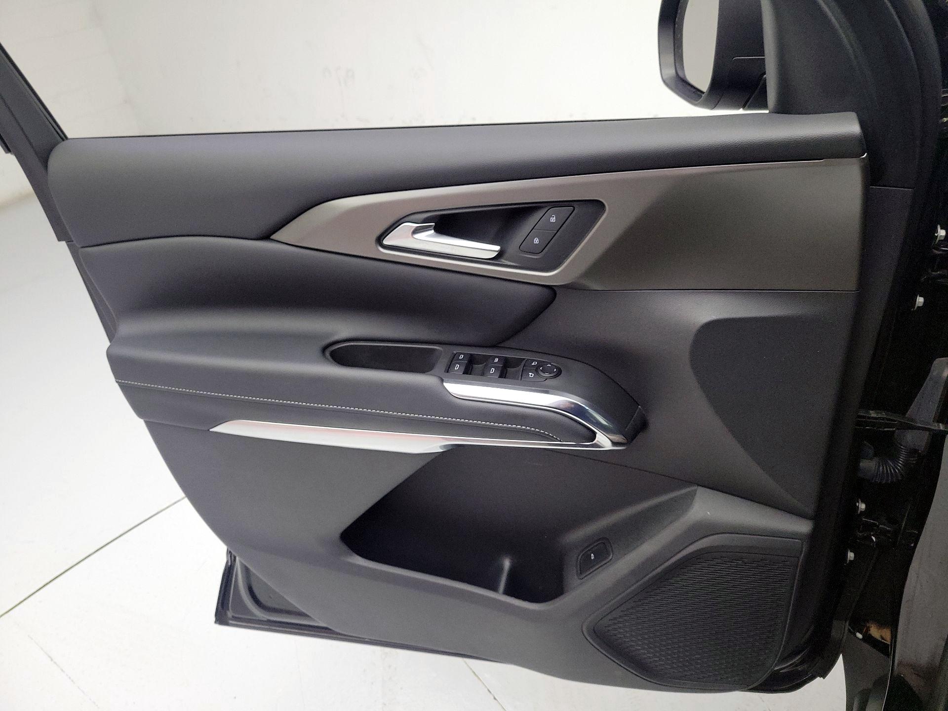 Thumbnail: 2025 Chevrolet Traverse - 12