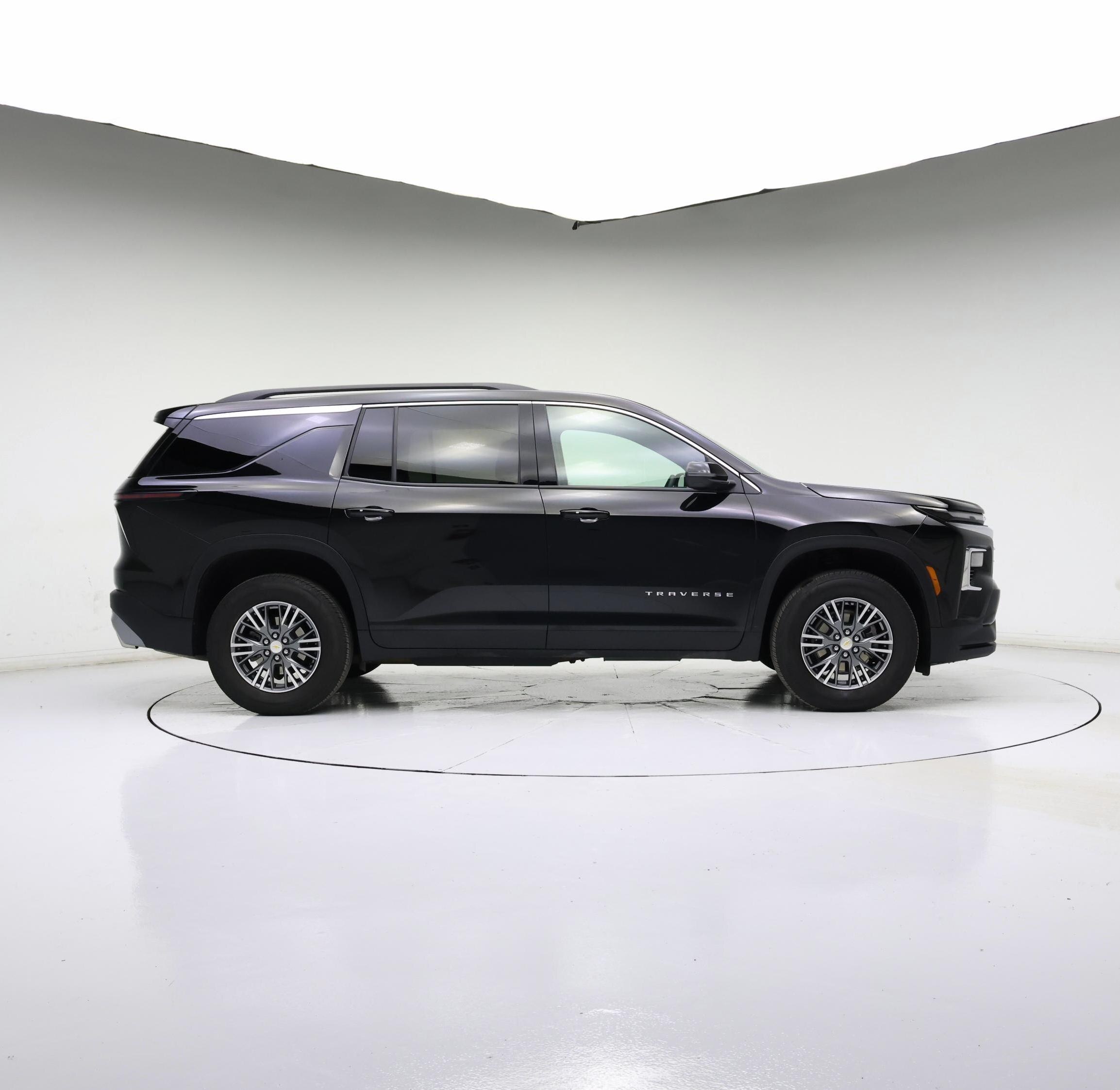 Thumbnail: 2025 Chevrolet Traverse - 3