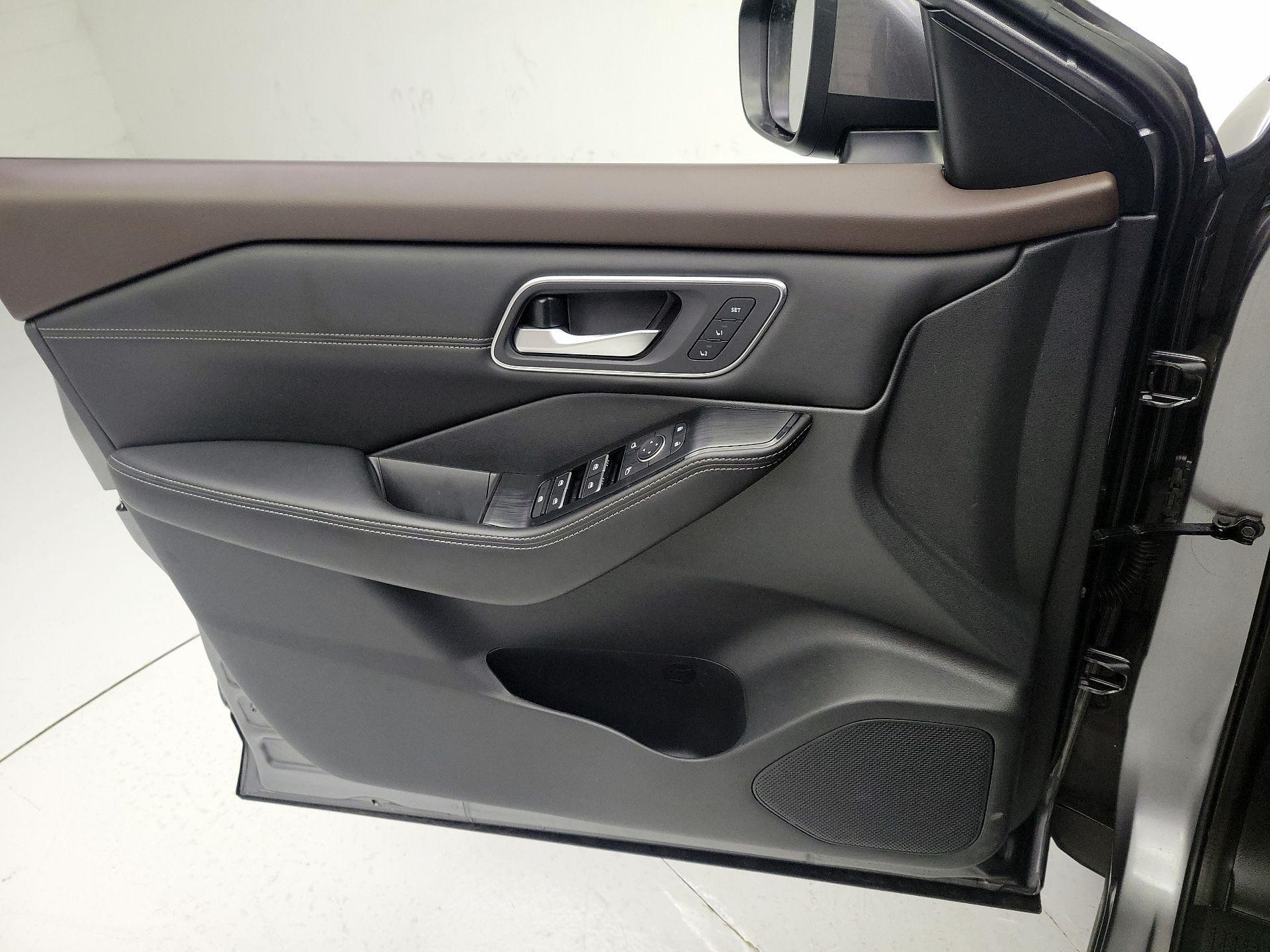 Thumbnail: 2021 Nissan Rogue - 12