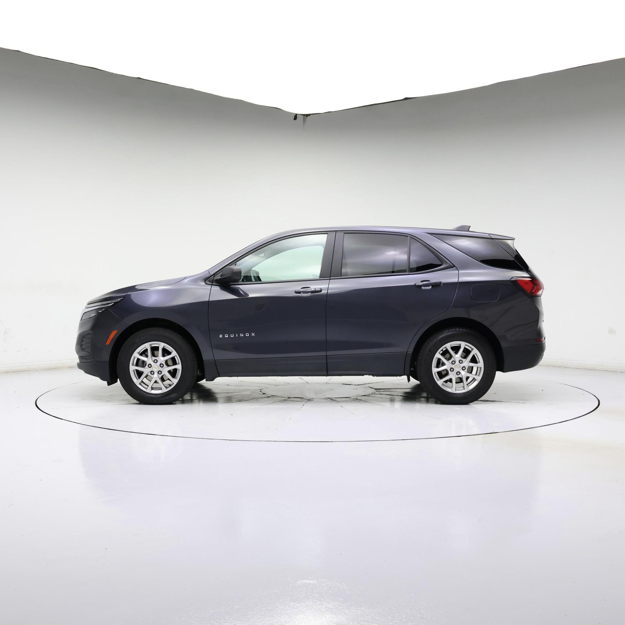 Thumbnail: 2022 Chevrolet Equinox - 3
