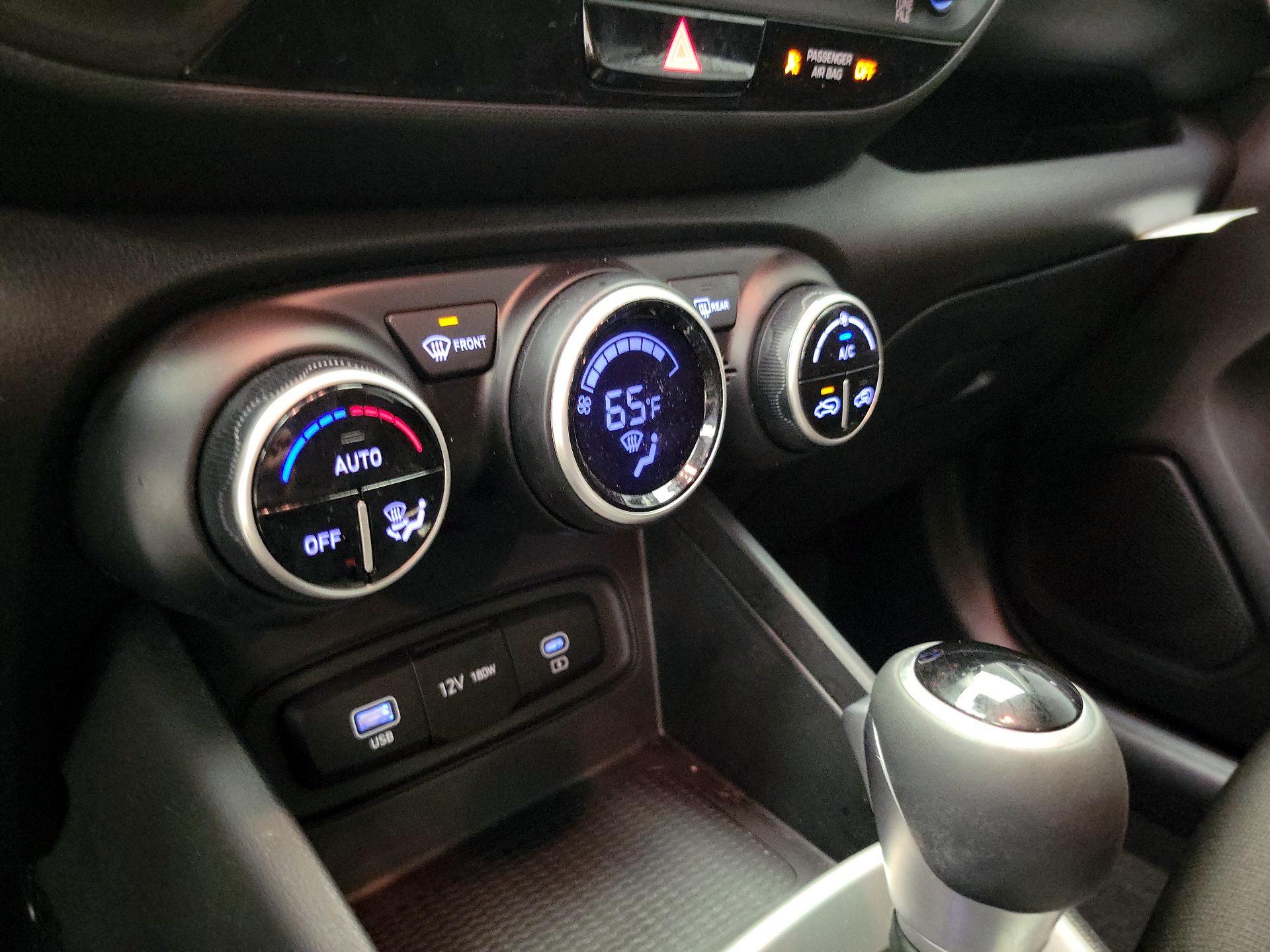 Thumbnail: 2023 Hyundai Venue - 16